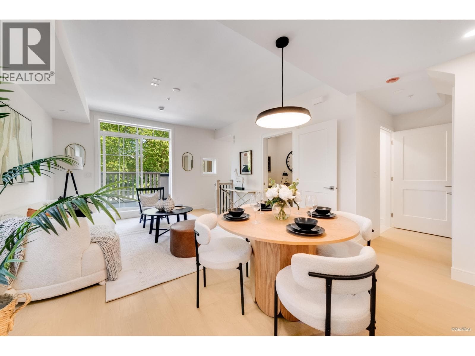 203 918 W 32ND AVENUE