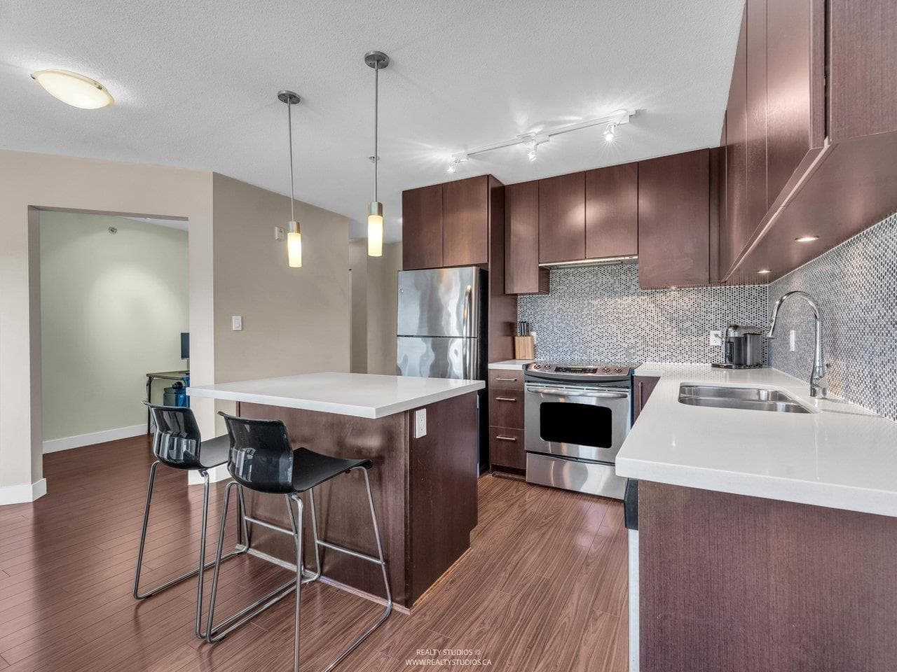 414 15735 CROYDON DRIVE