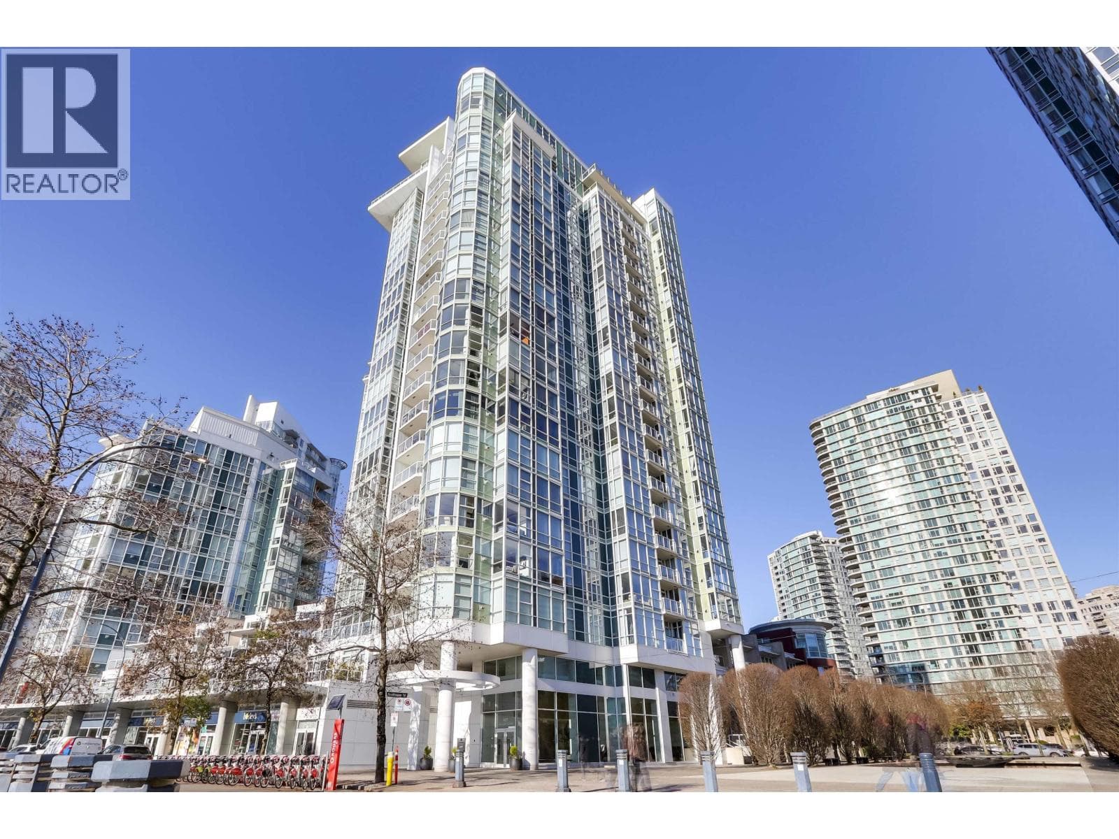 1807 1077 MARINASIDE CRESCENT