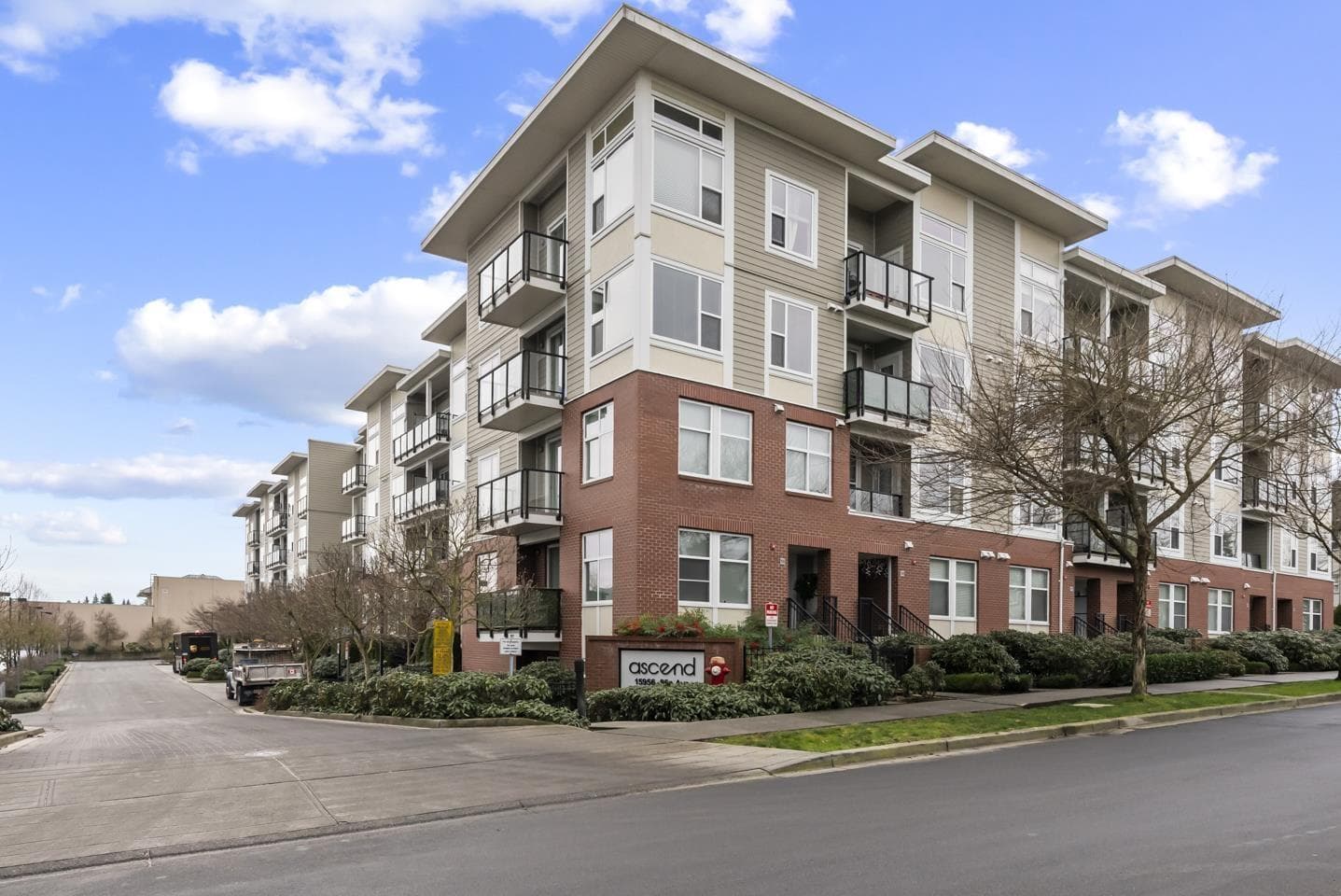 221 15956 86A AVENUE