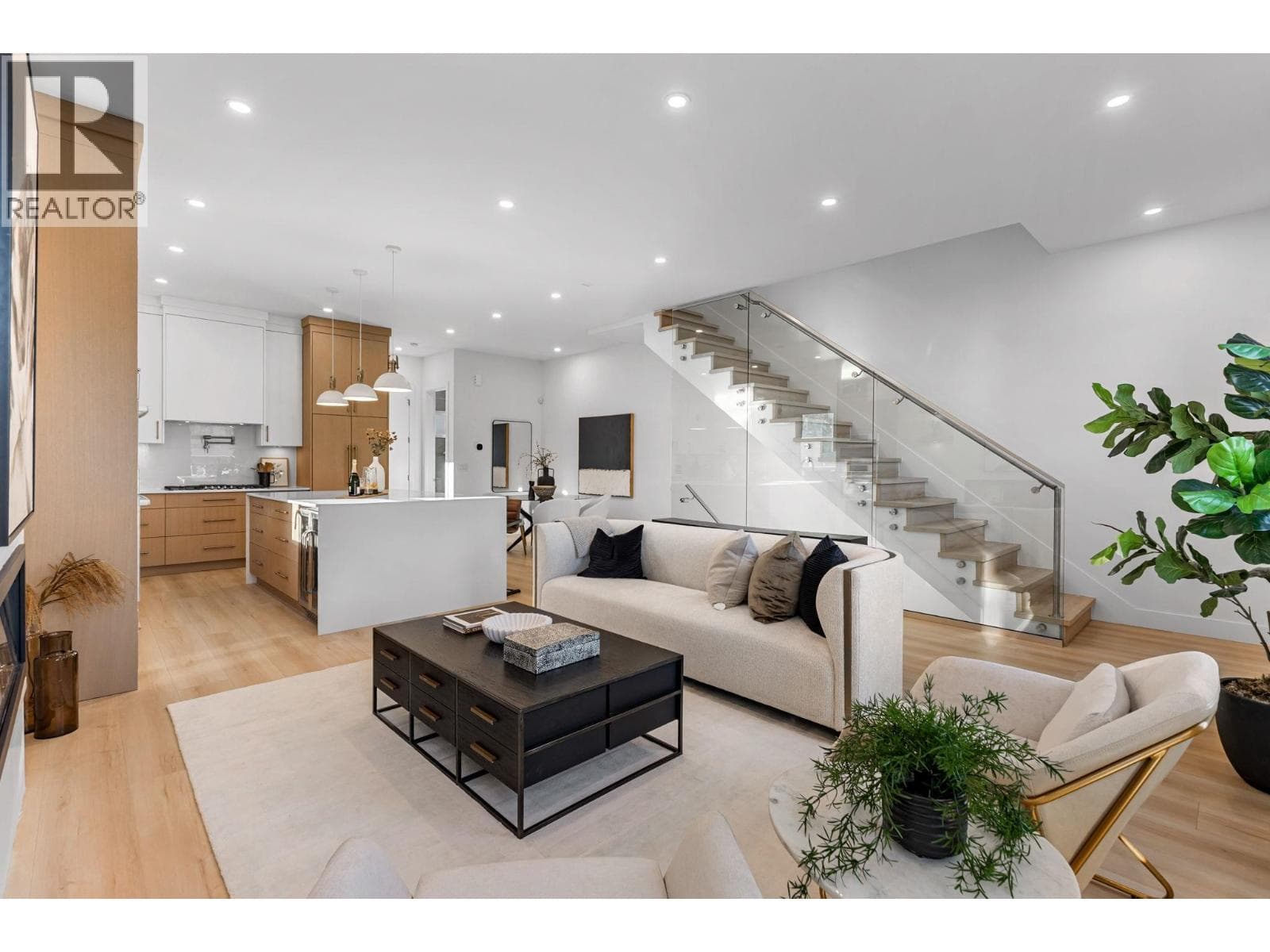 4 1536 DUTHIE AVENUE