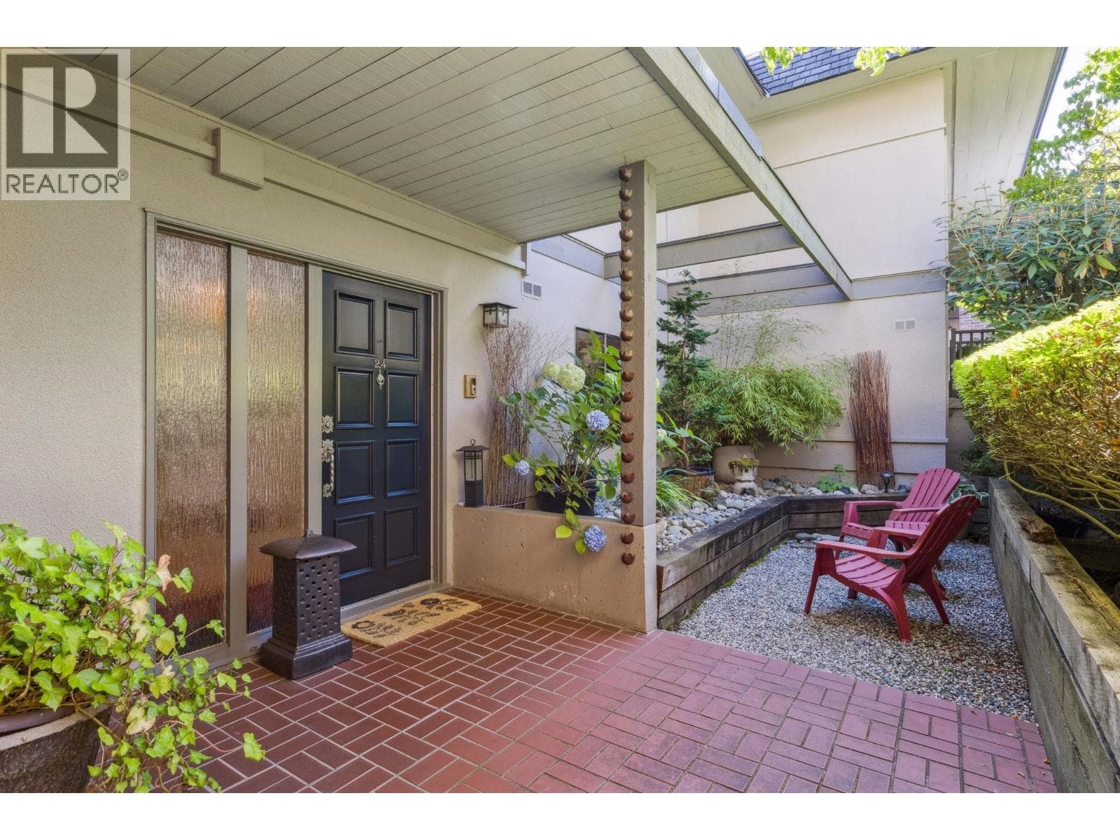 24 2214 FOLKESTONE WAY