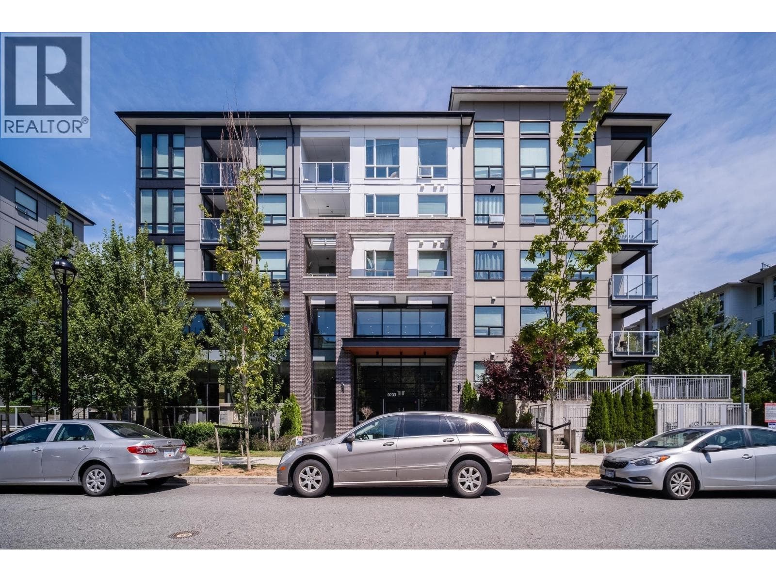 209 9233 ODLIN ROAD