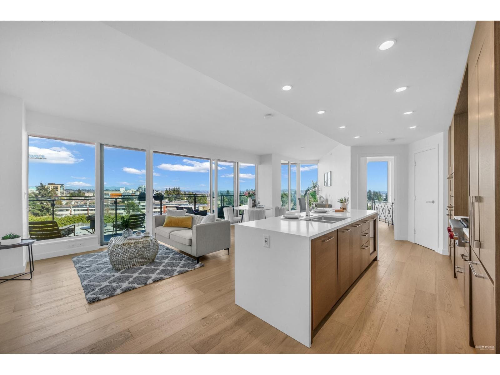 703 1439 GEORGE STREET