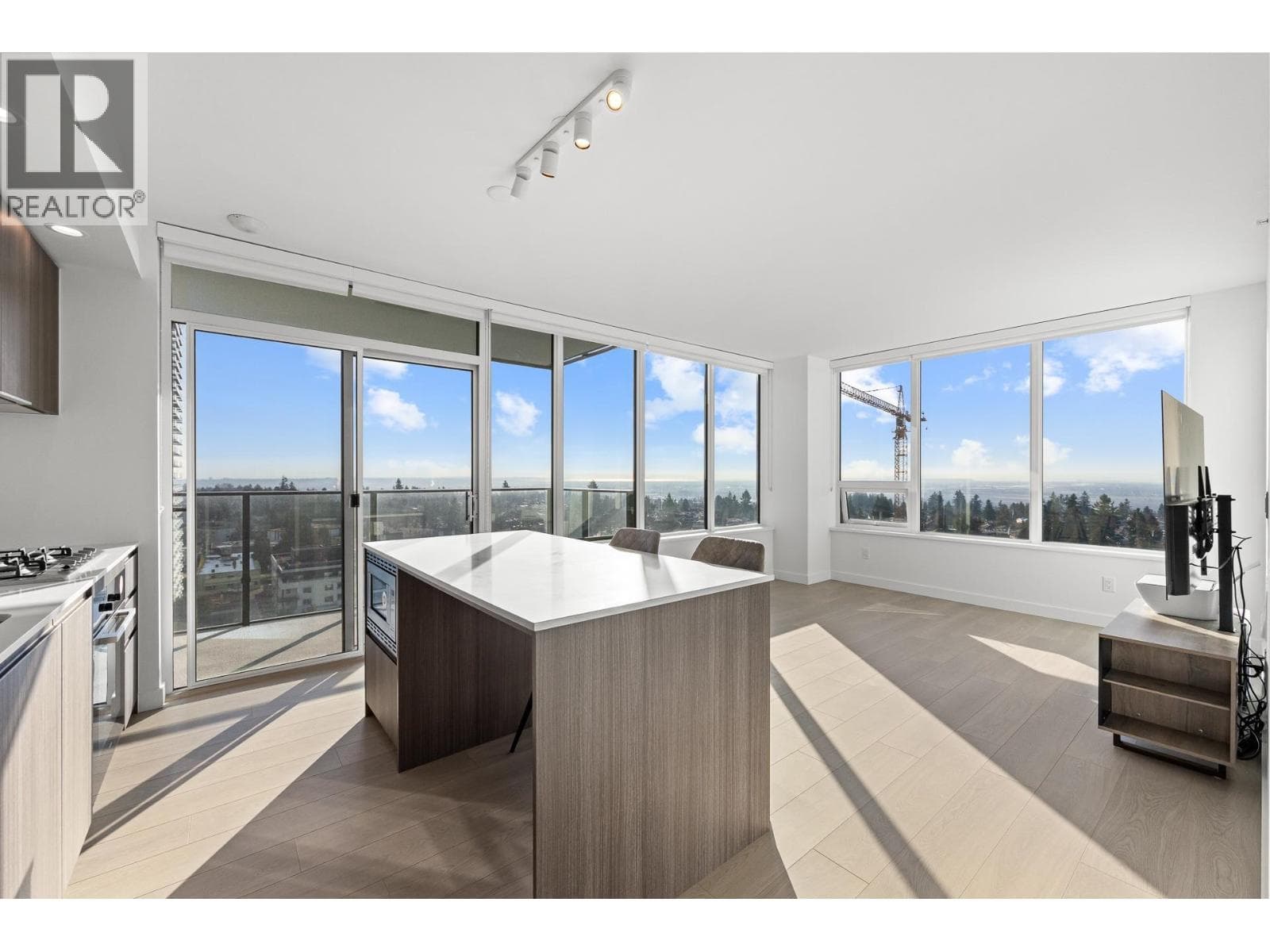 1204 6537 TELFORD AVENUE