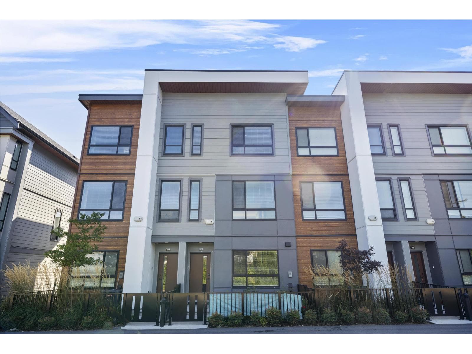 23 30530 CARDINAL AVENUE