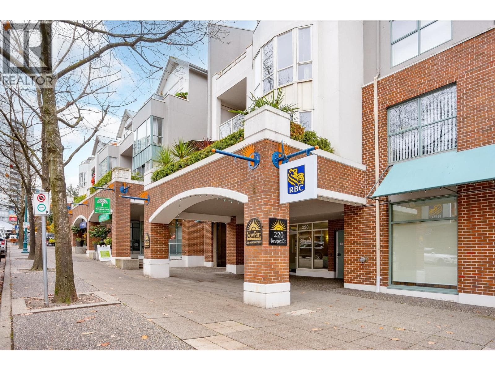 213 220 NEWPORT DRIVE