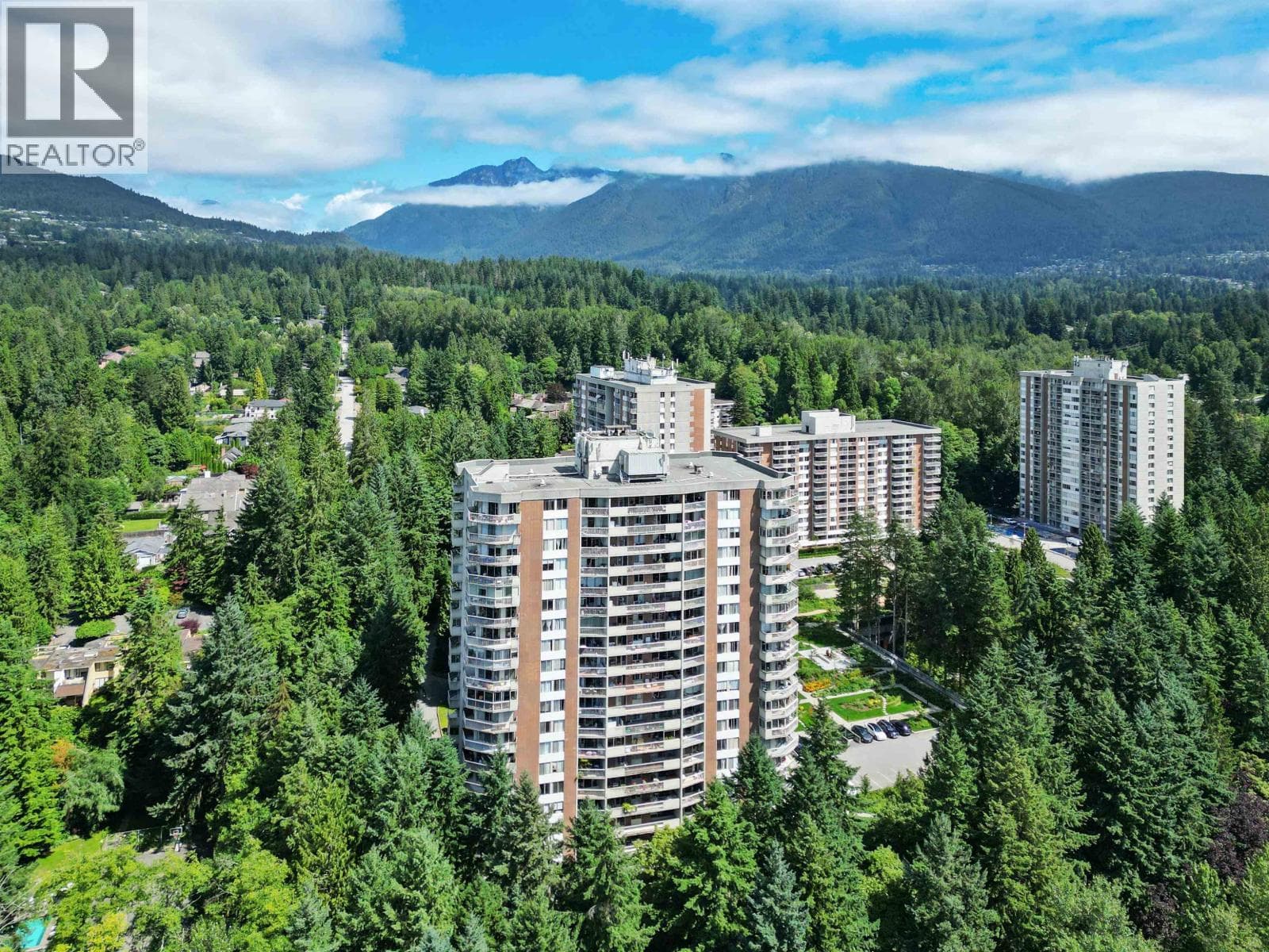 208 2024 FULLERTON AVENUE