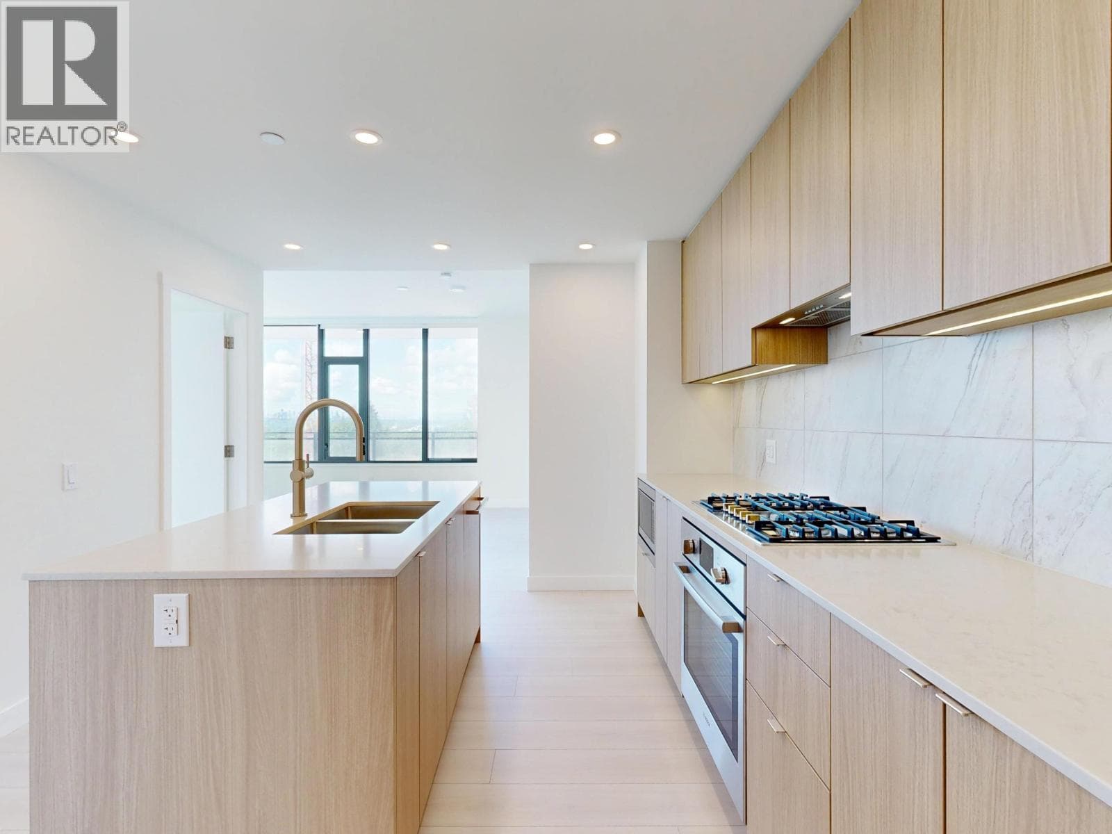 902 626 CLAREMONT STREET