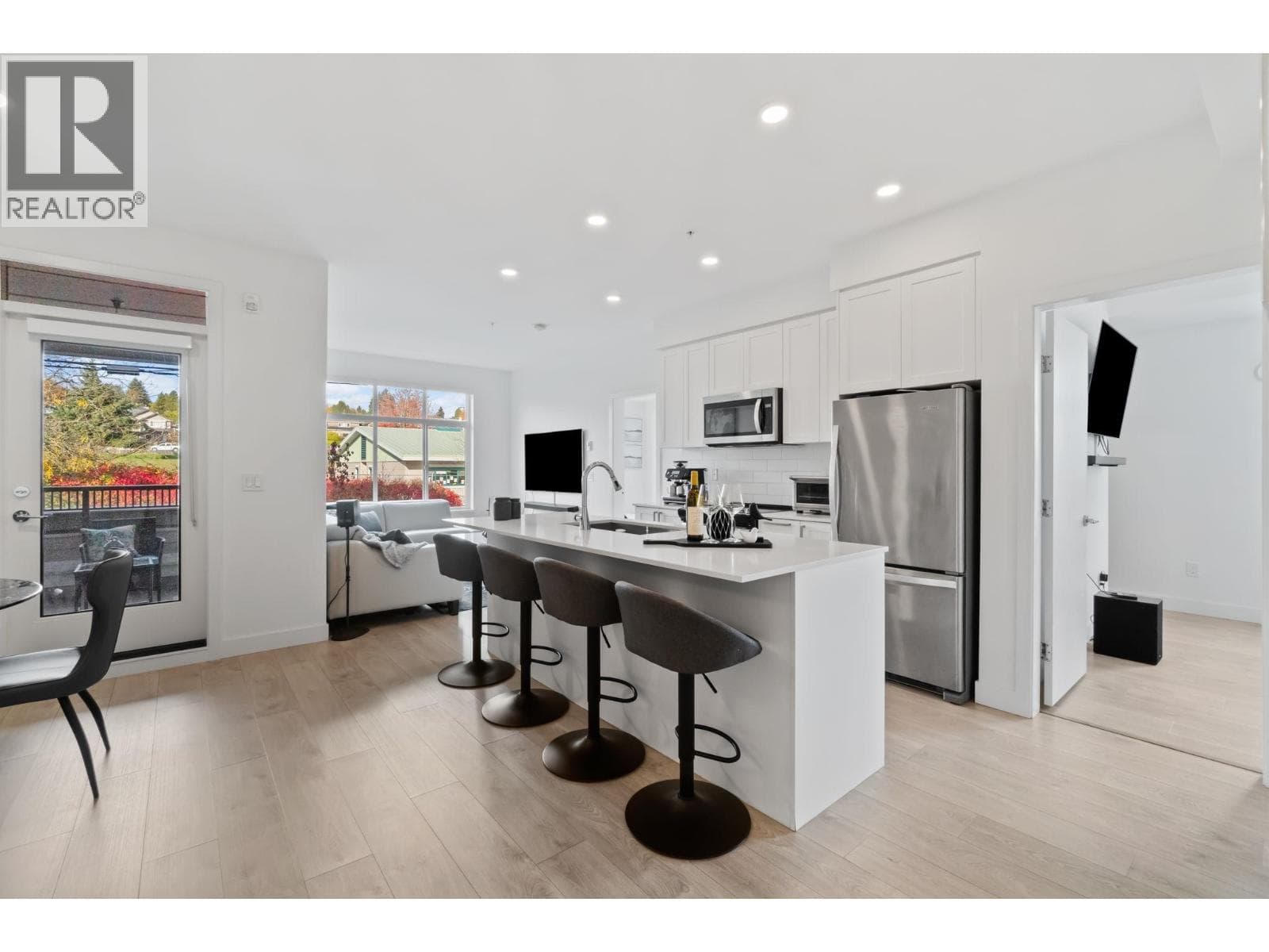 301 808 GAUTHIER AVENUE