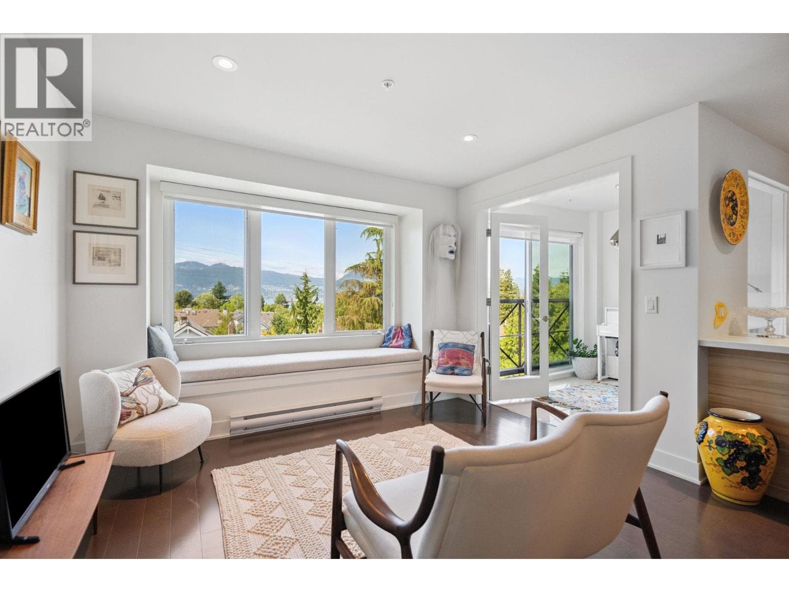 306 4463 W 10TH AVENUE