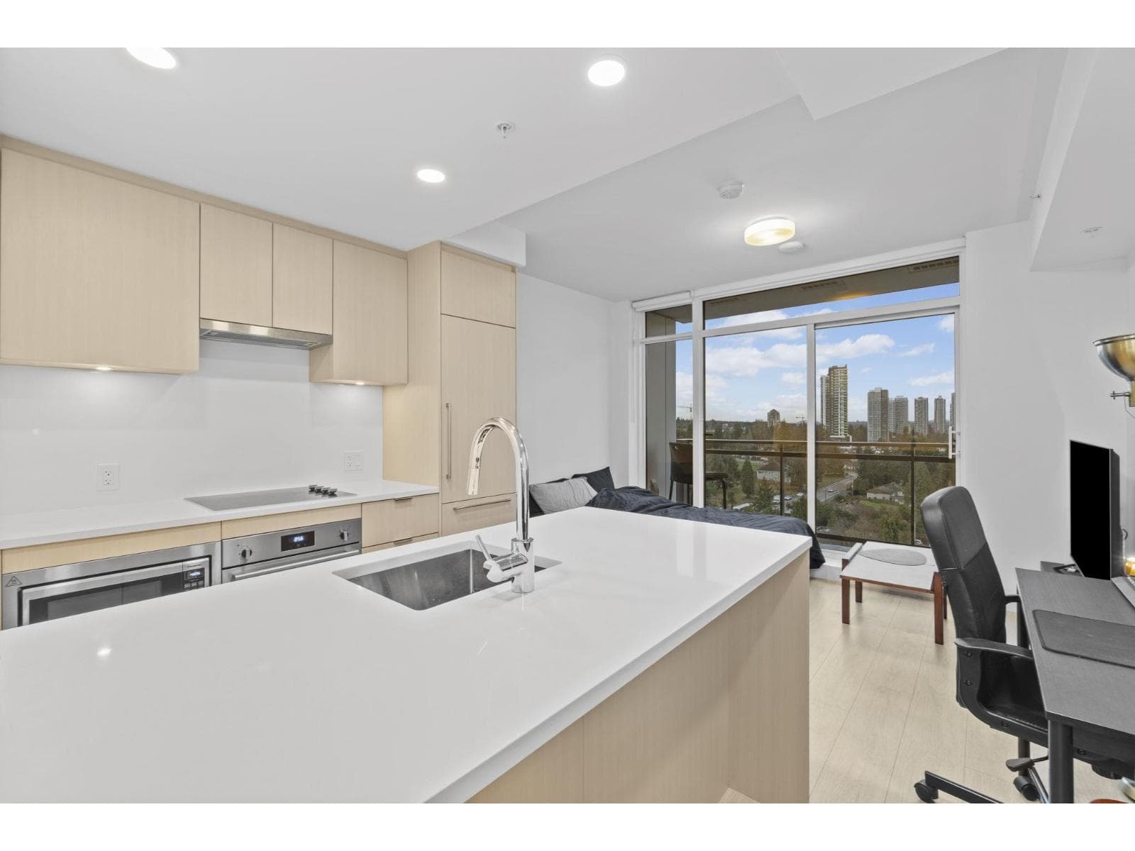 1203 13675 107A AVENUE