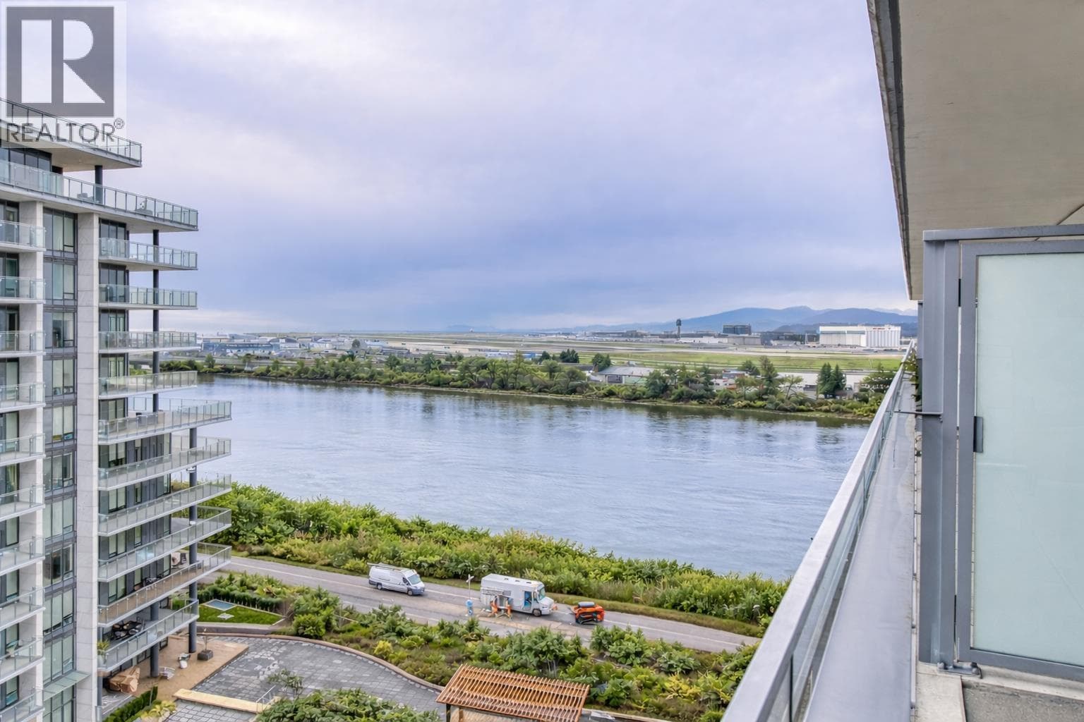 912 6833 PEARSON WAY