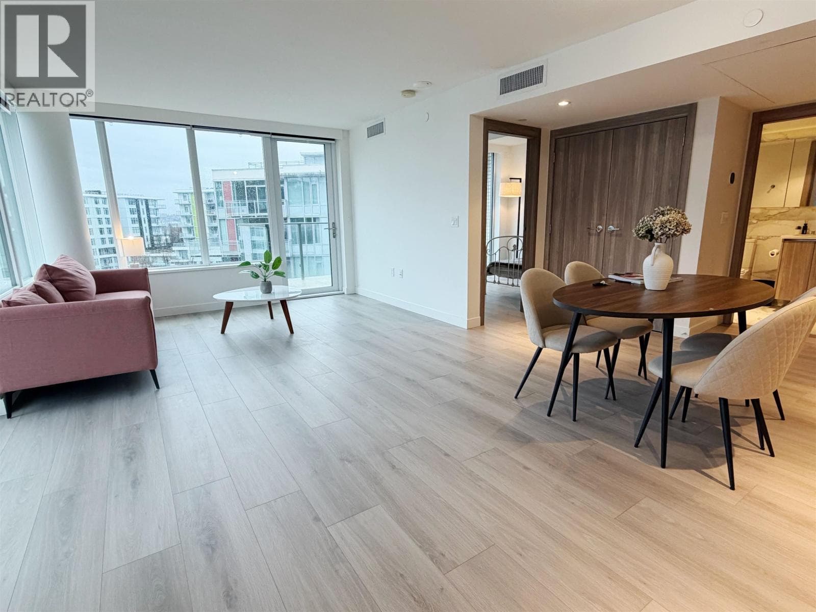 1385 8608 HAZELBRIDGE WAY