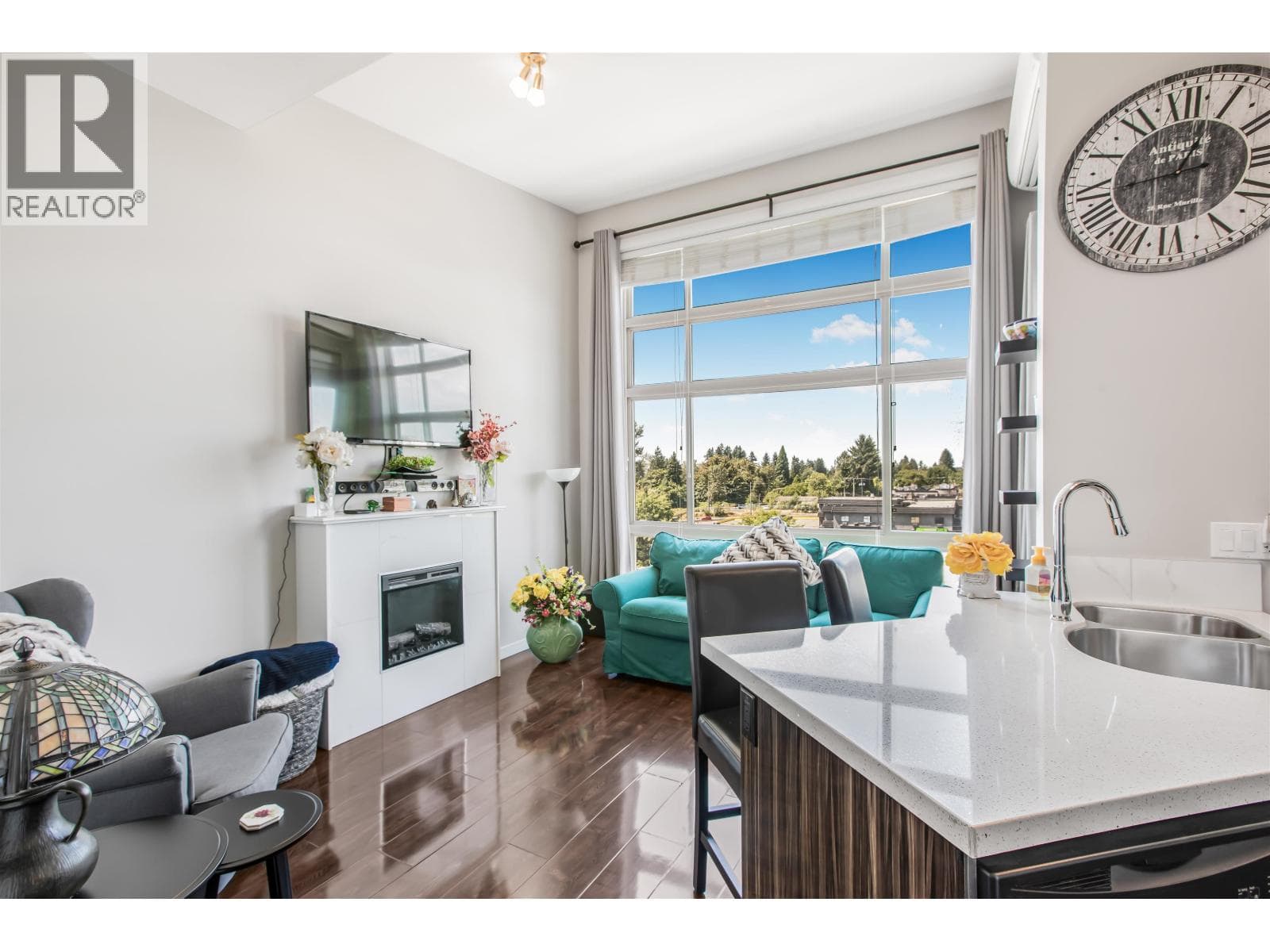 604 22318 LOUGHEED HIGHWAY