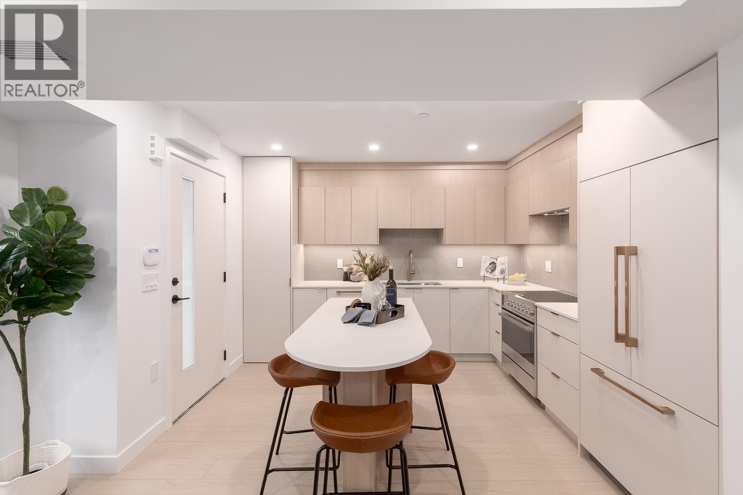 105 2339 E 34TH AVENUE