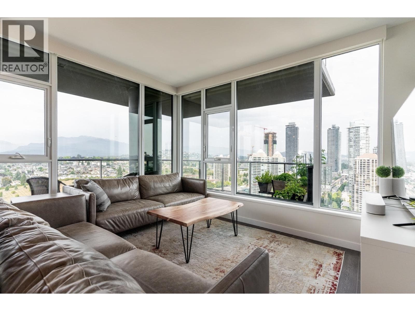 2707 4168 LOUGHEED HIGHWAY