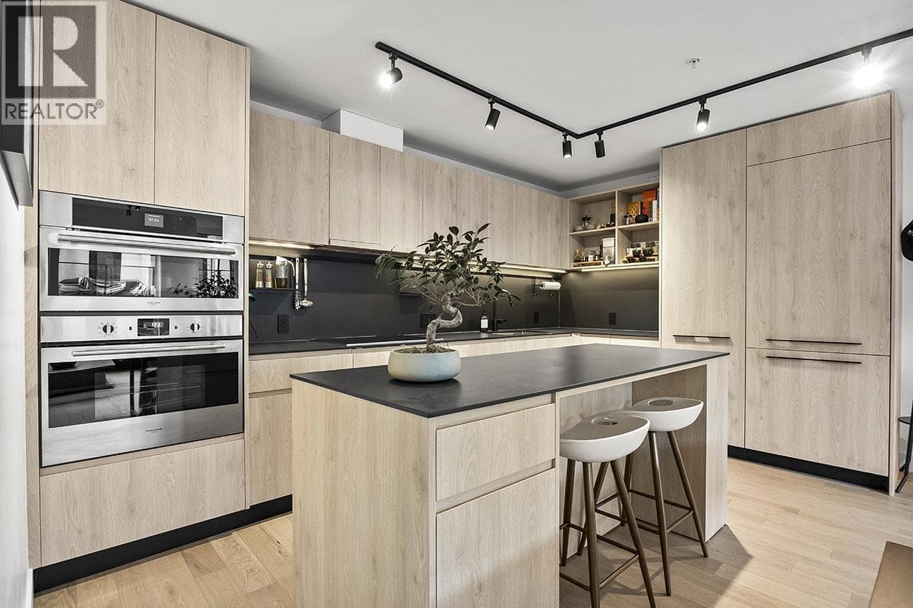 3956 DUMFRIES STREET