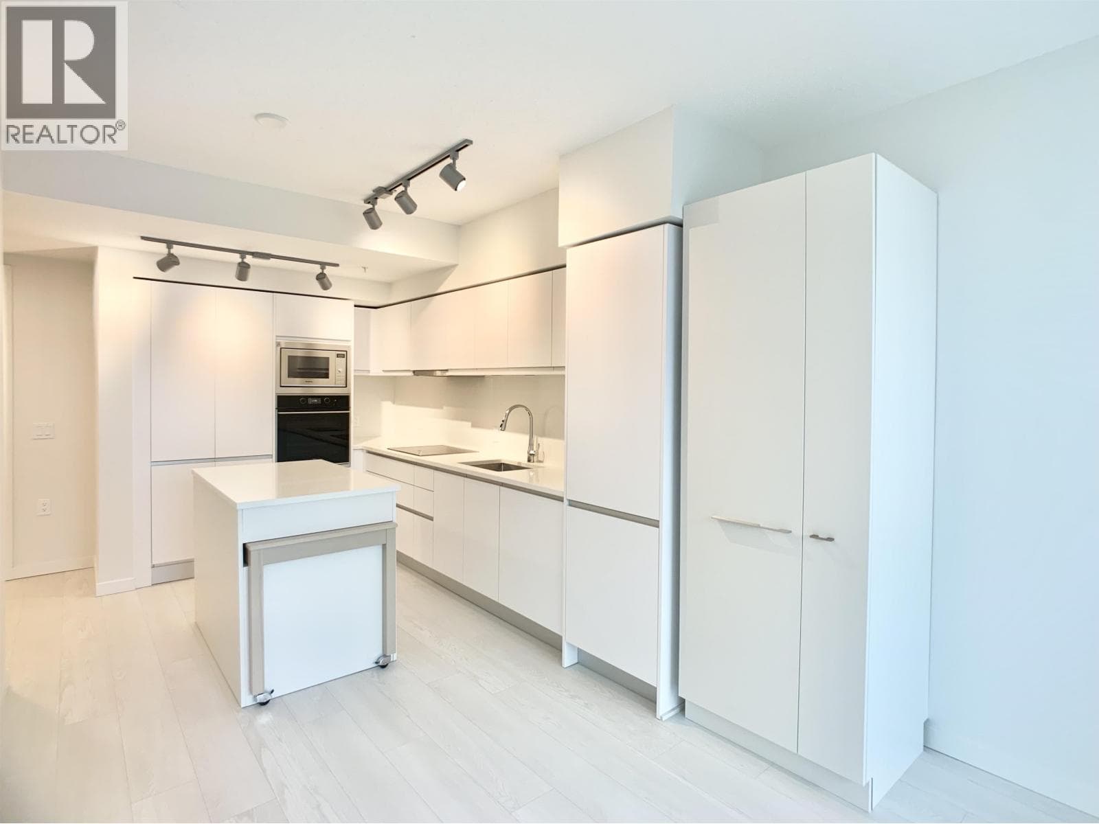 714 180 E 2ND AVENUE