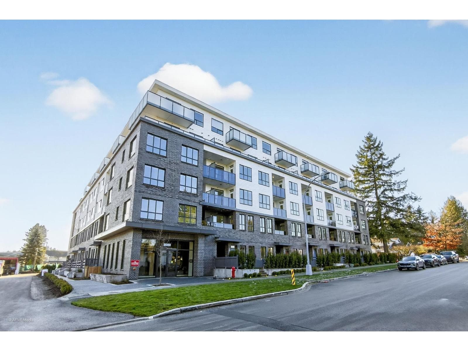 512 14778 106 AVENUE