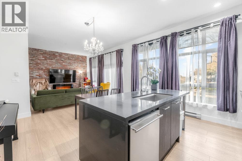 101 220 SALTER STREET