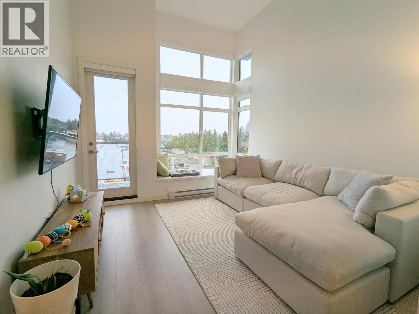 406 7799 17TH STREET