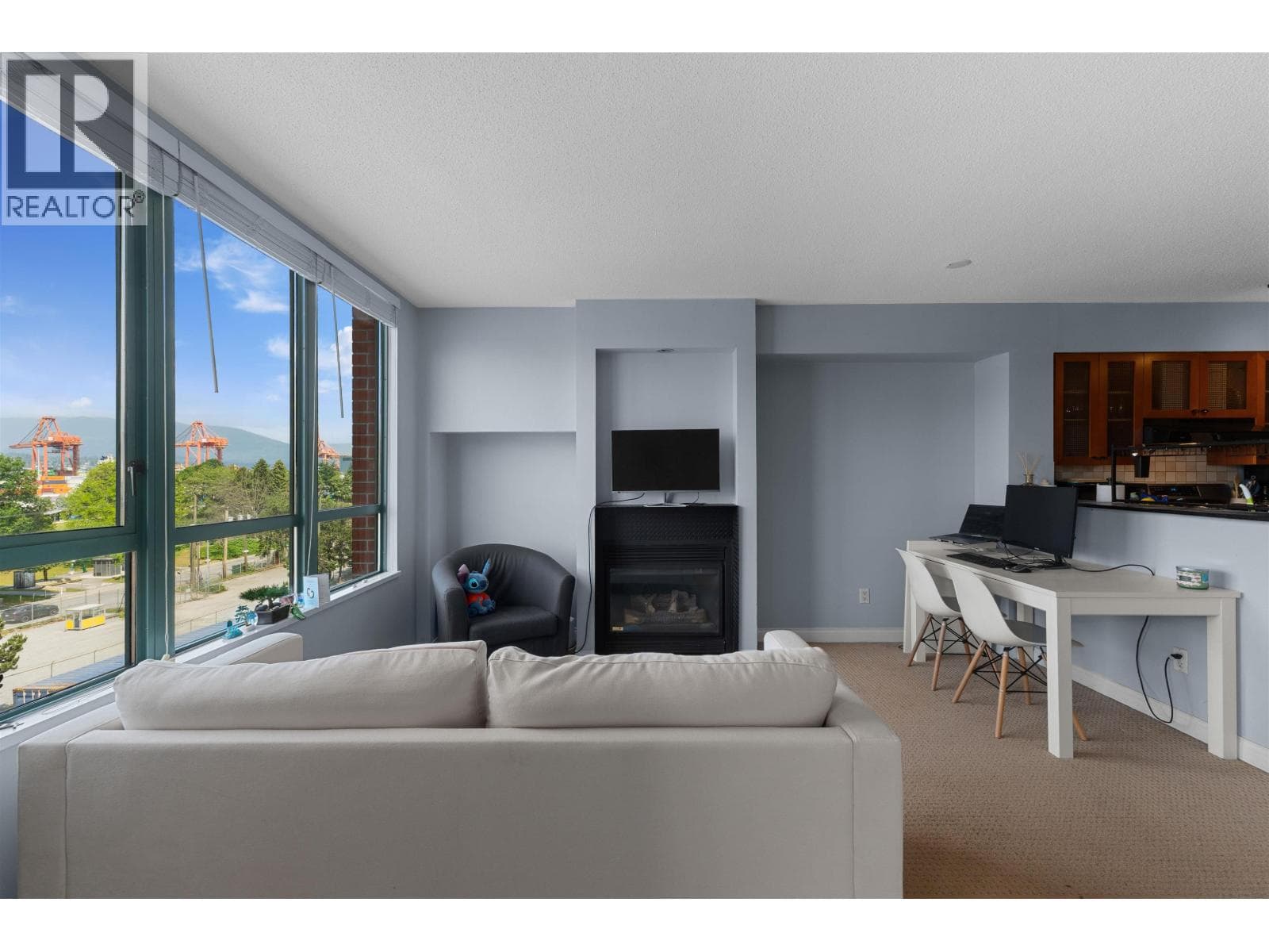 604 55 ALEXANDER STREET