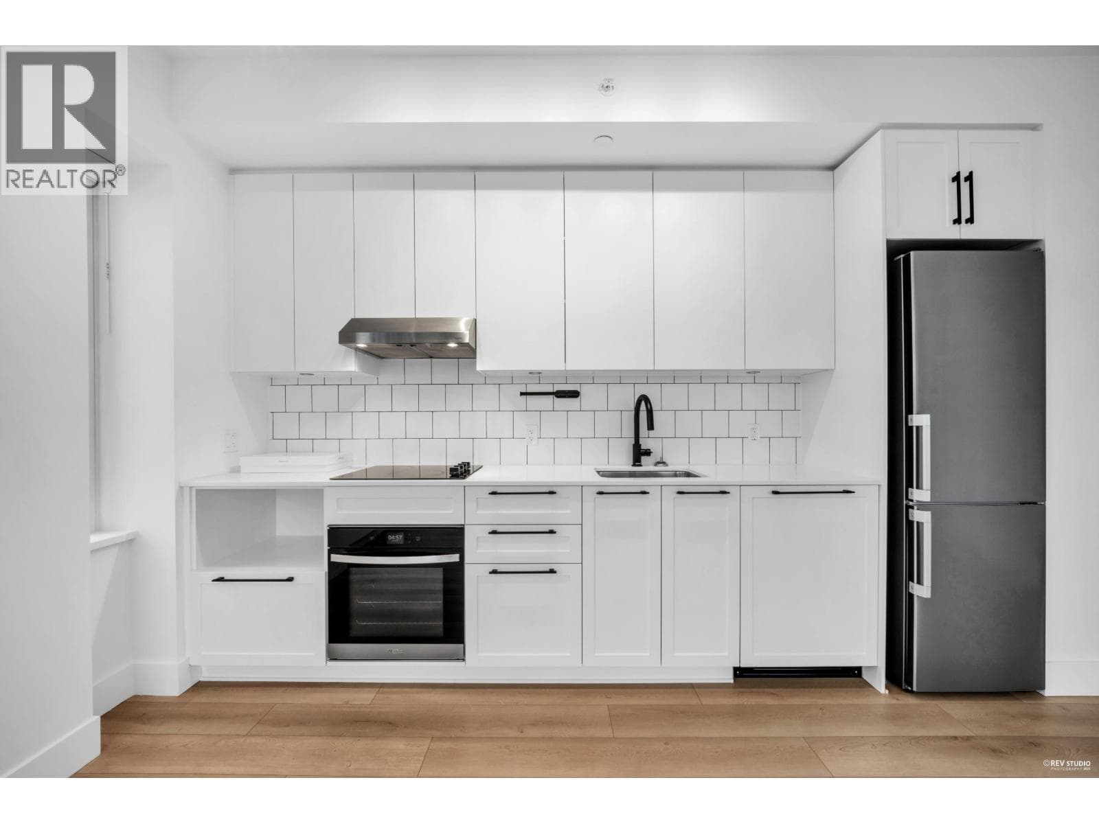 802 8750 UNIVERSITY CRESCENT