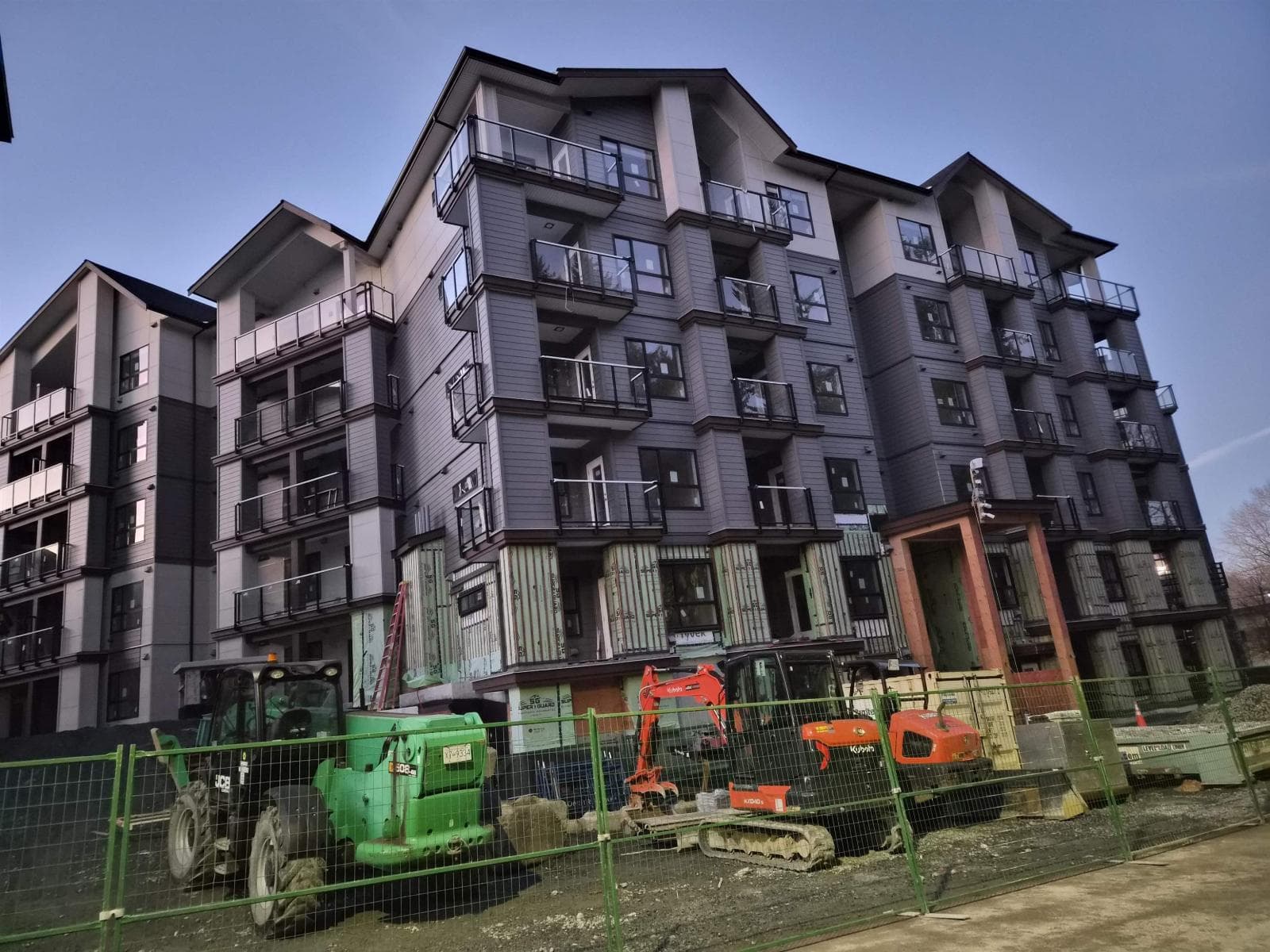 405 11063 RAVINE ROAD