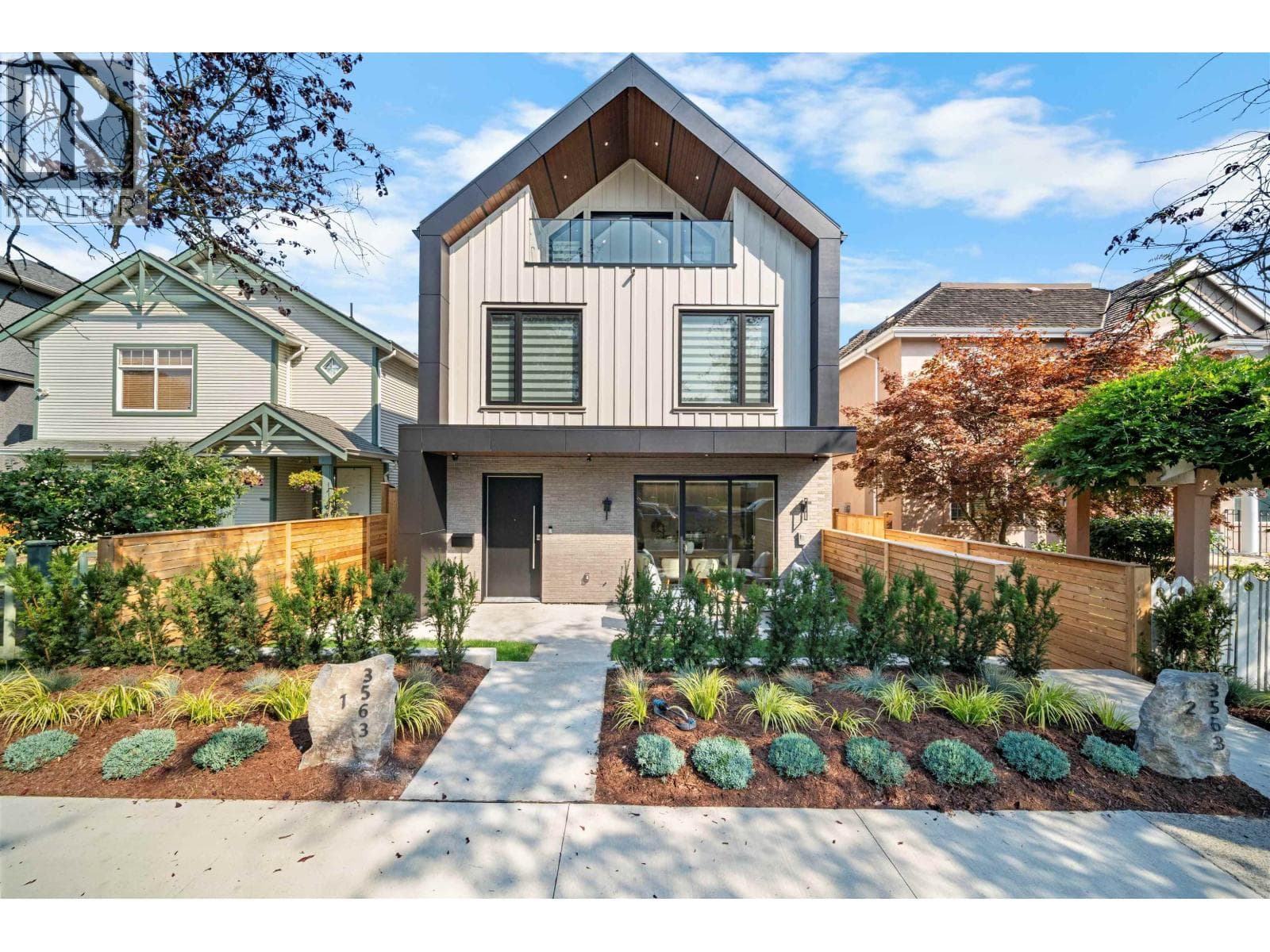 1 3563 E 25TH AVENUE