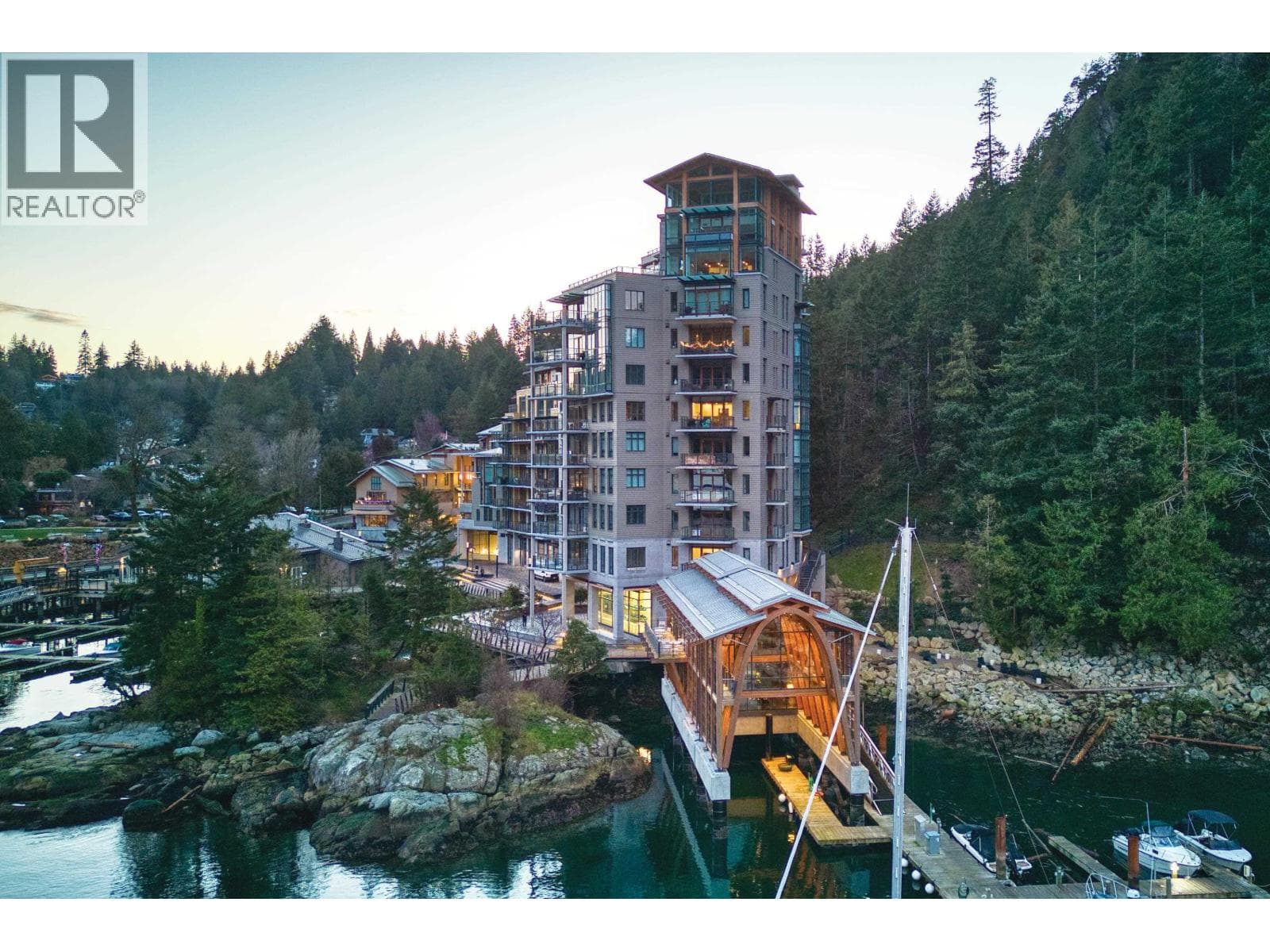 201 6707 NELSON AVENUE