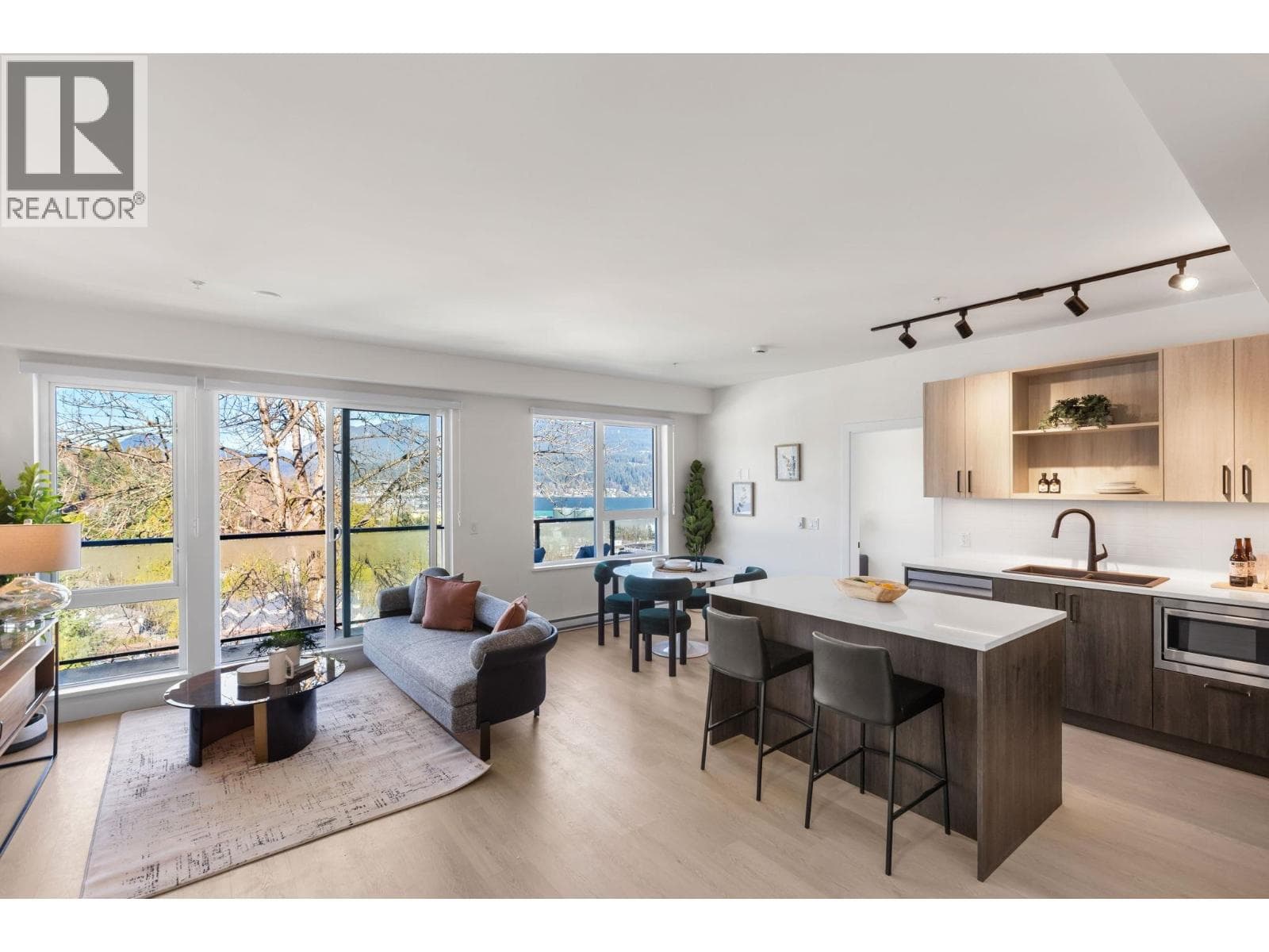 PH 608 2002 ST. GEORGE STREET