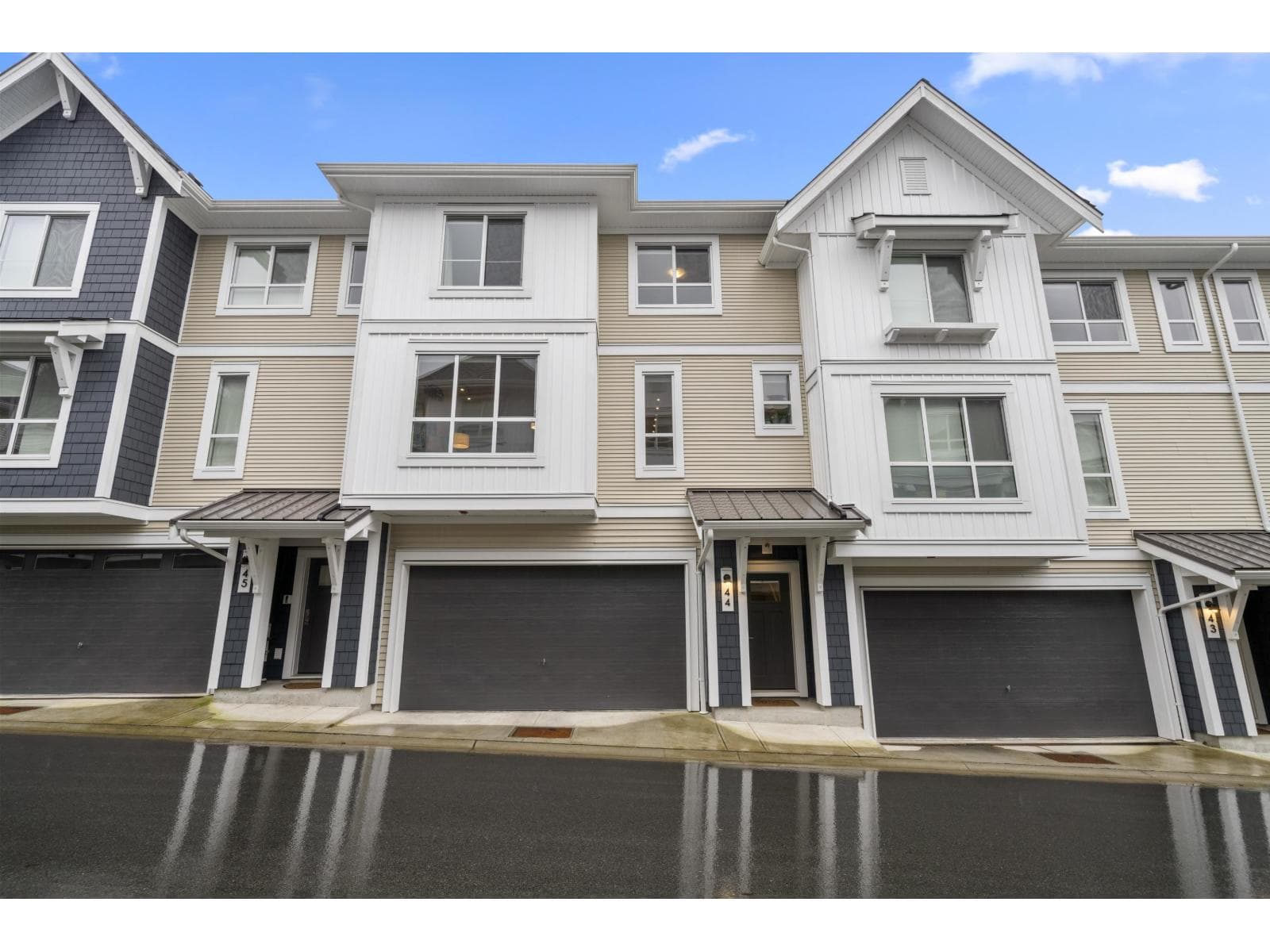 44 8335 NELSON STREET