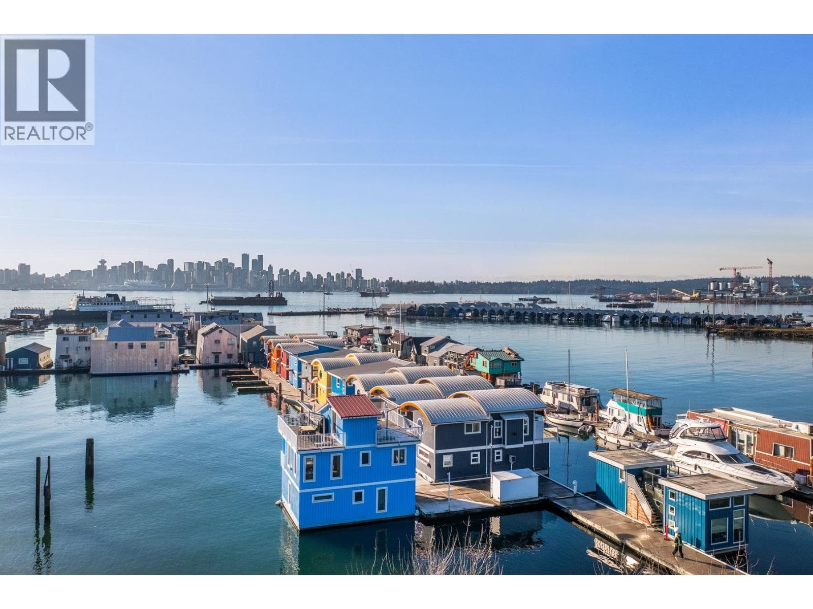 JNW04 415 ESPLANADE W