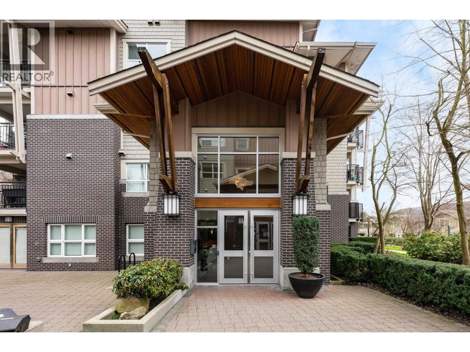 115 5775 IRMIN STREET