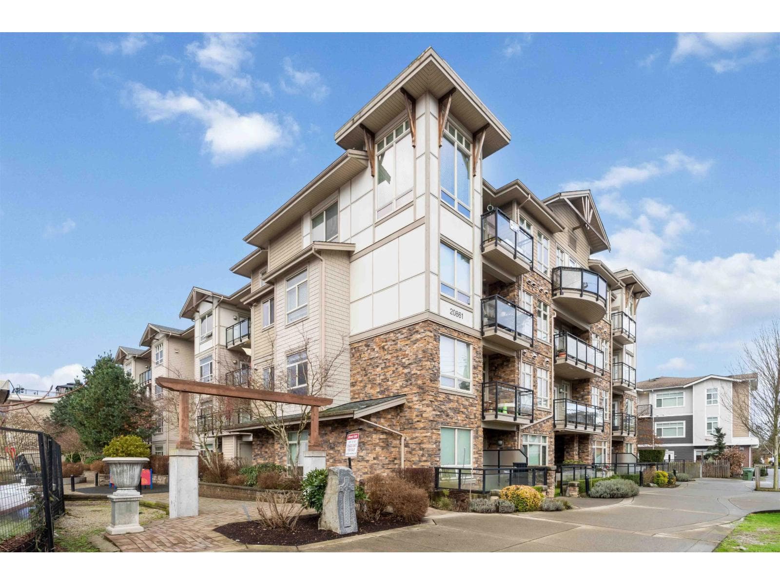 216 20861 83 AVENUE