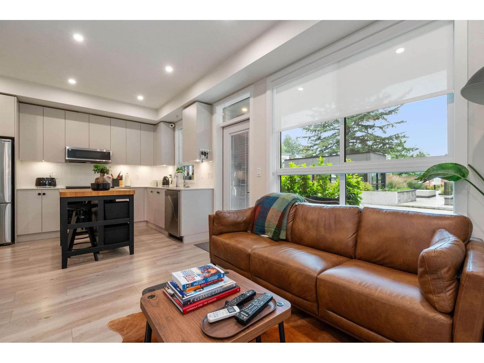 103 45511 CAMPUS DRIVE, Garrison Crossing