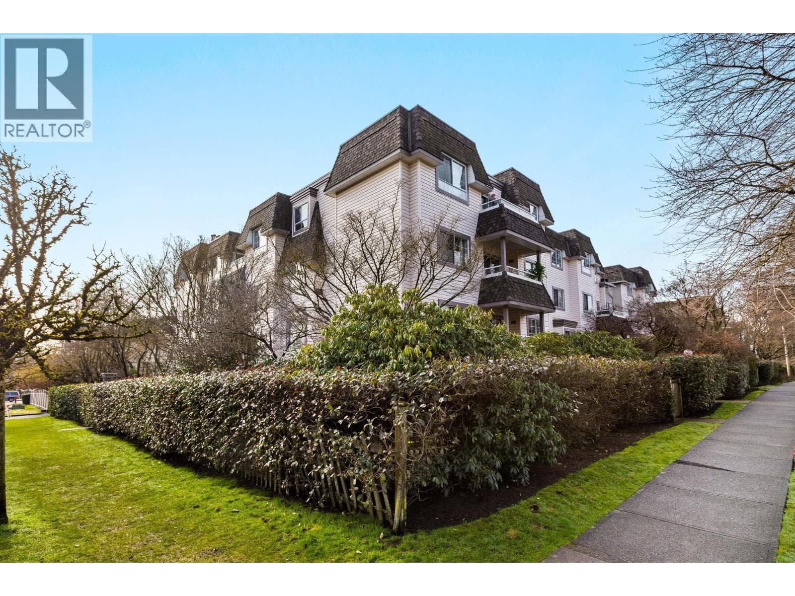 407 1950 E 11TH AVENUE