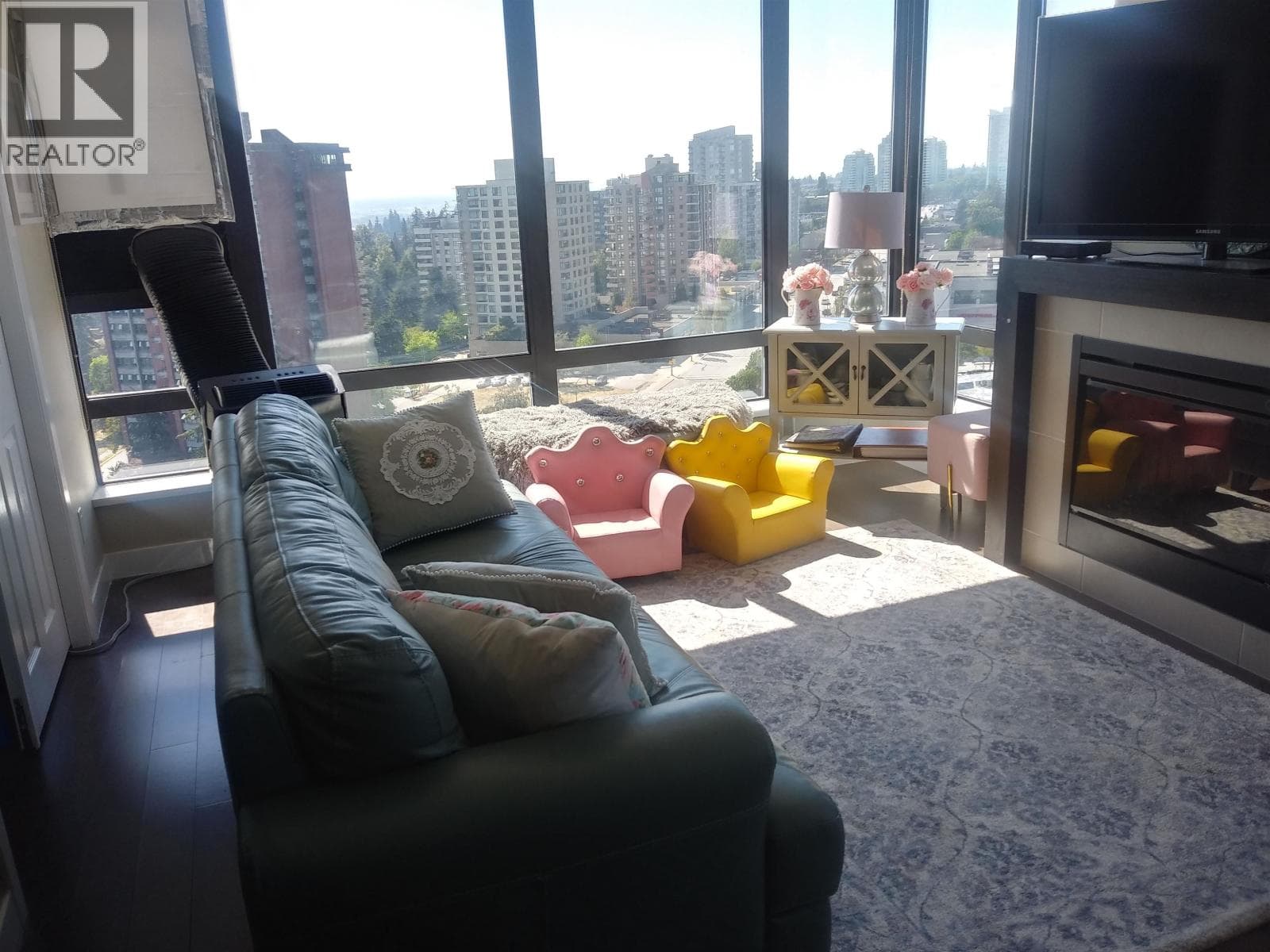 2207 7328 ARCOLA STREET