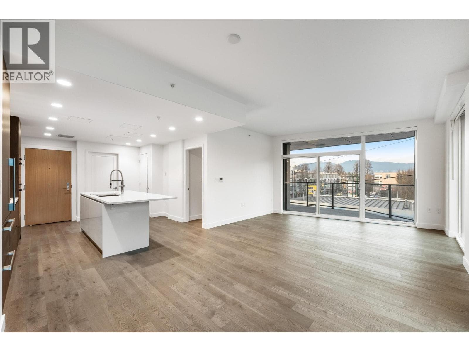 302 2888 ARBUTUS STREET