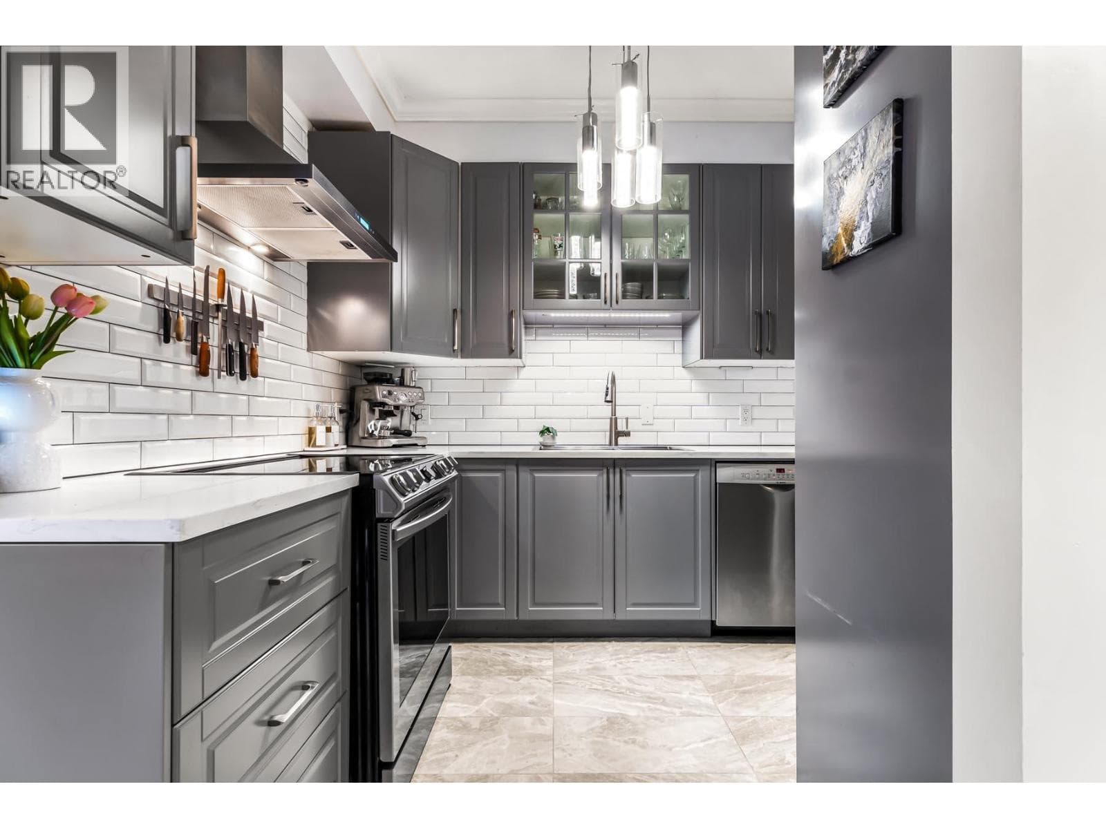 204 815 FIRST STREET