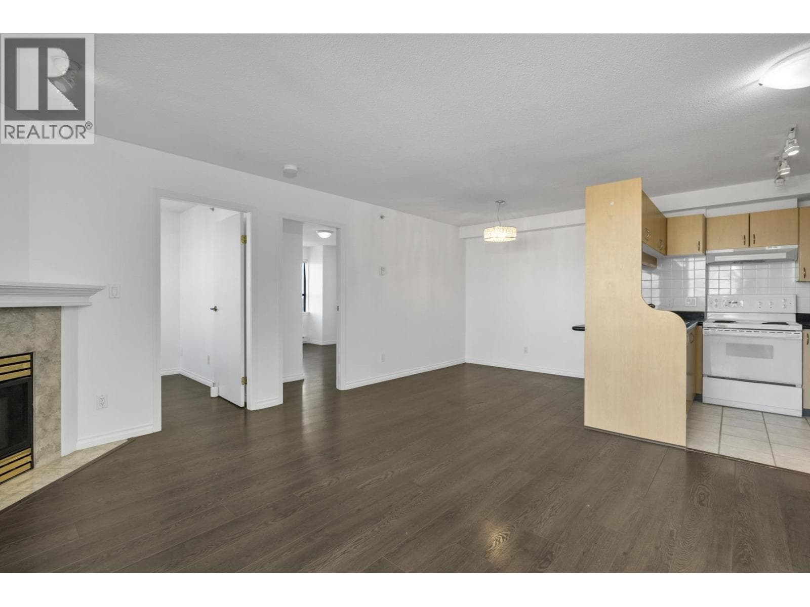 1106 6611 COONEY ROAD