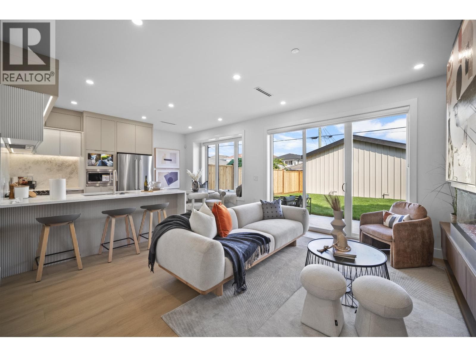 2 3563 E 25TH AVENUE