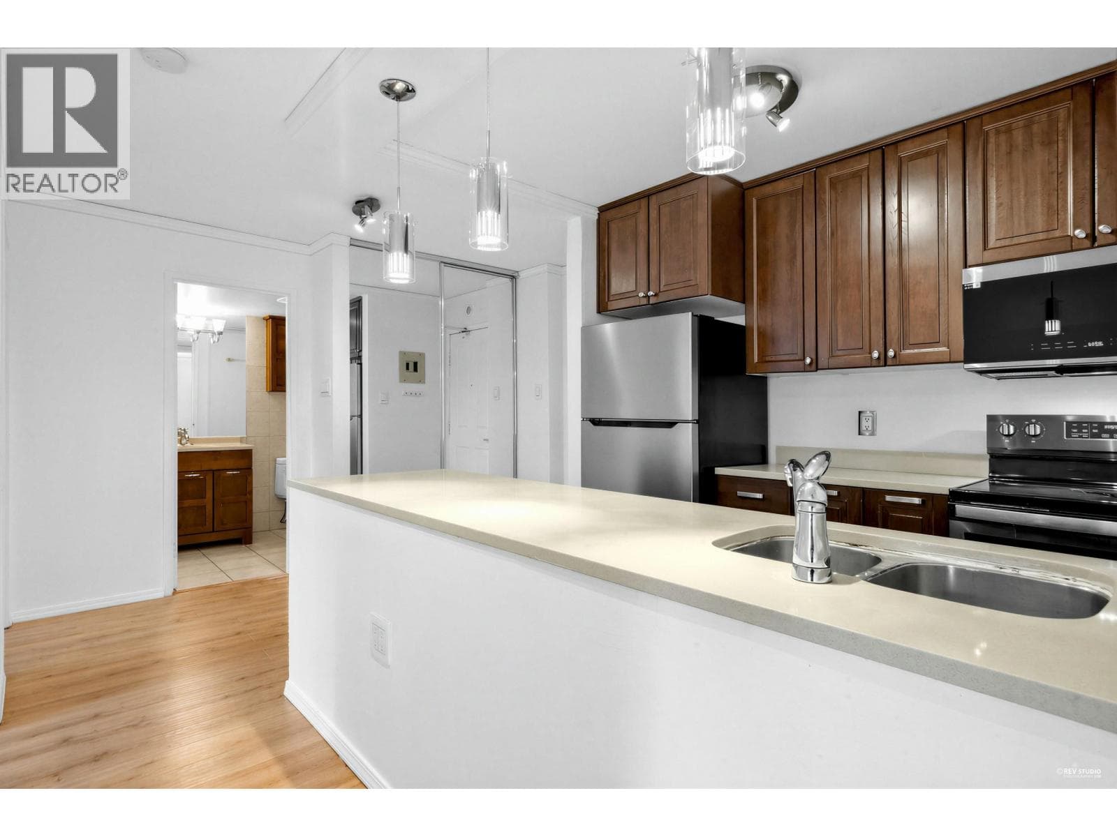 707 2008 FULLERTON AVENUE