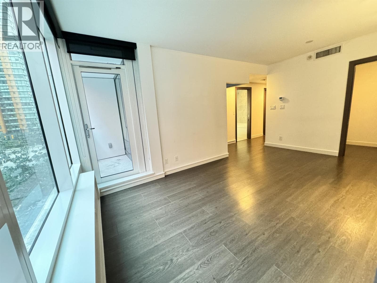 323 68 SMITHE STREET