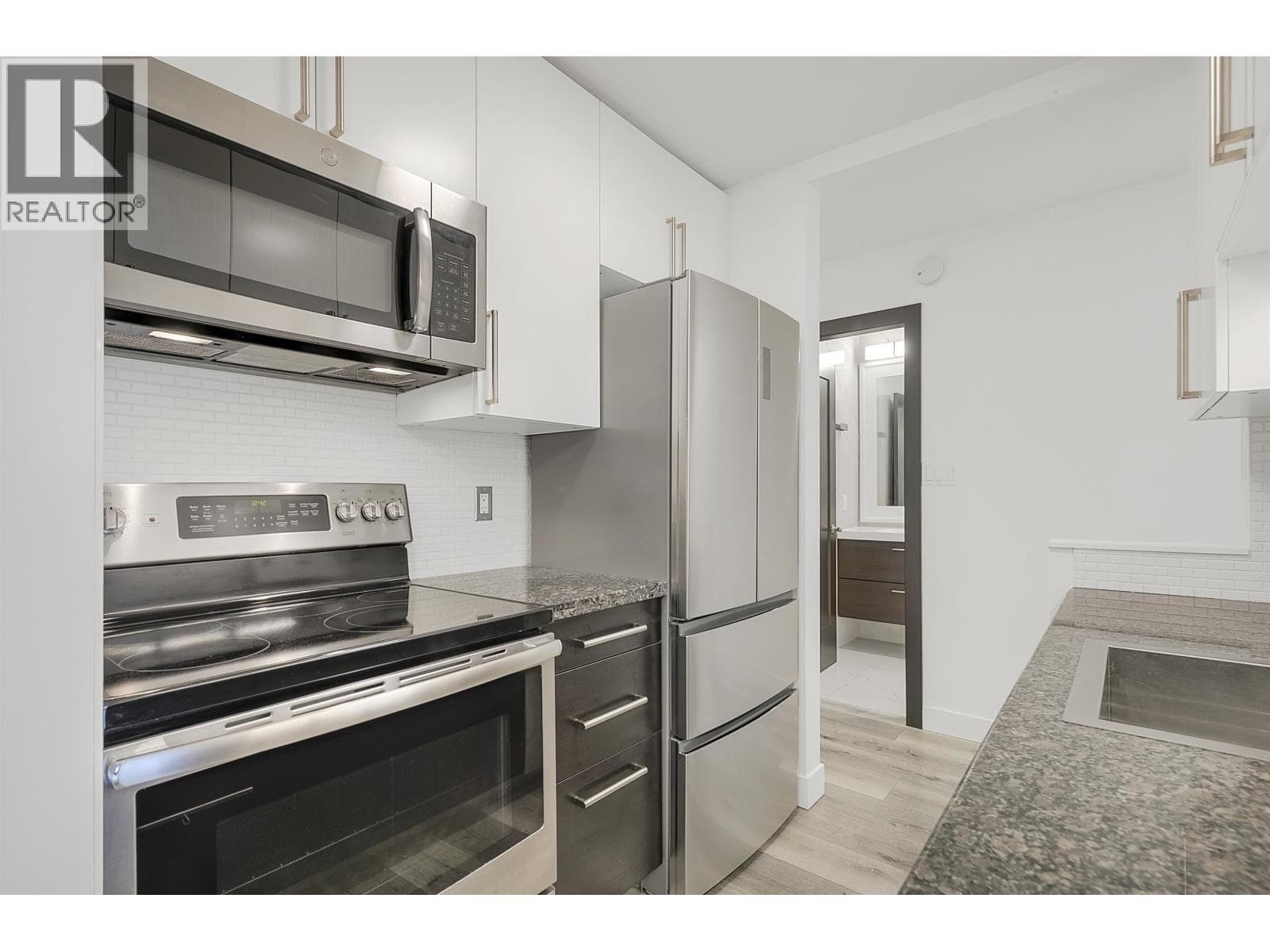 302 170 E 3RD STREET