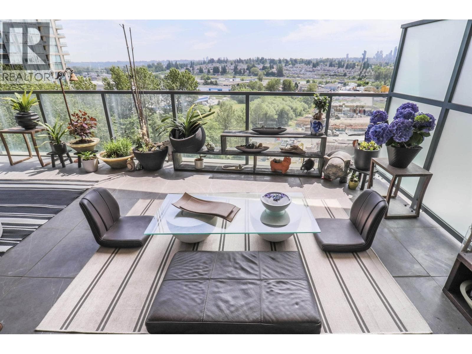 610 4890 LOUGHEED HIGHWAY