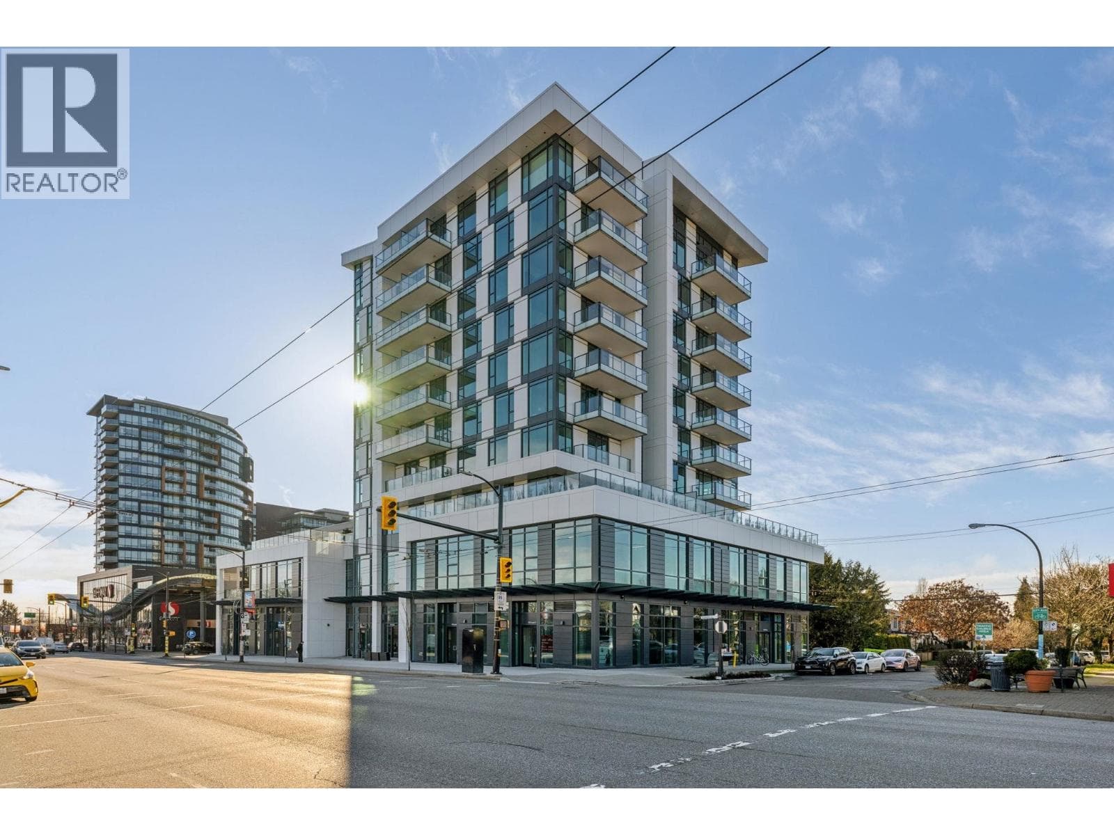606 8415 GRANVILLE STREET
