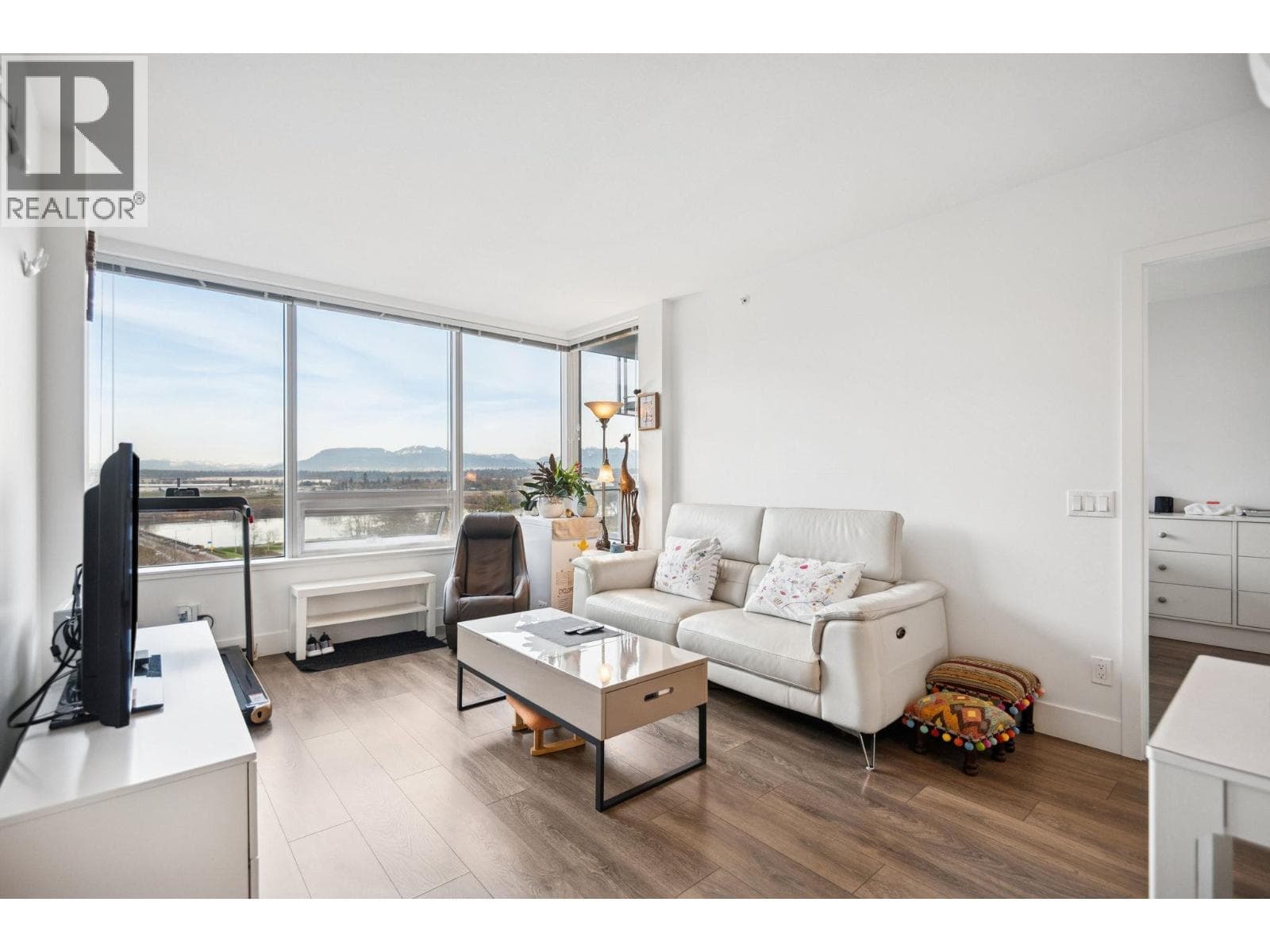 1110 5233 GILBERT ROAD