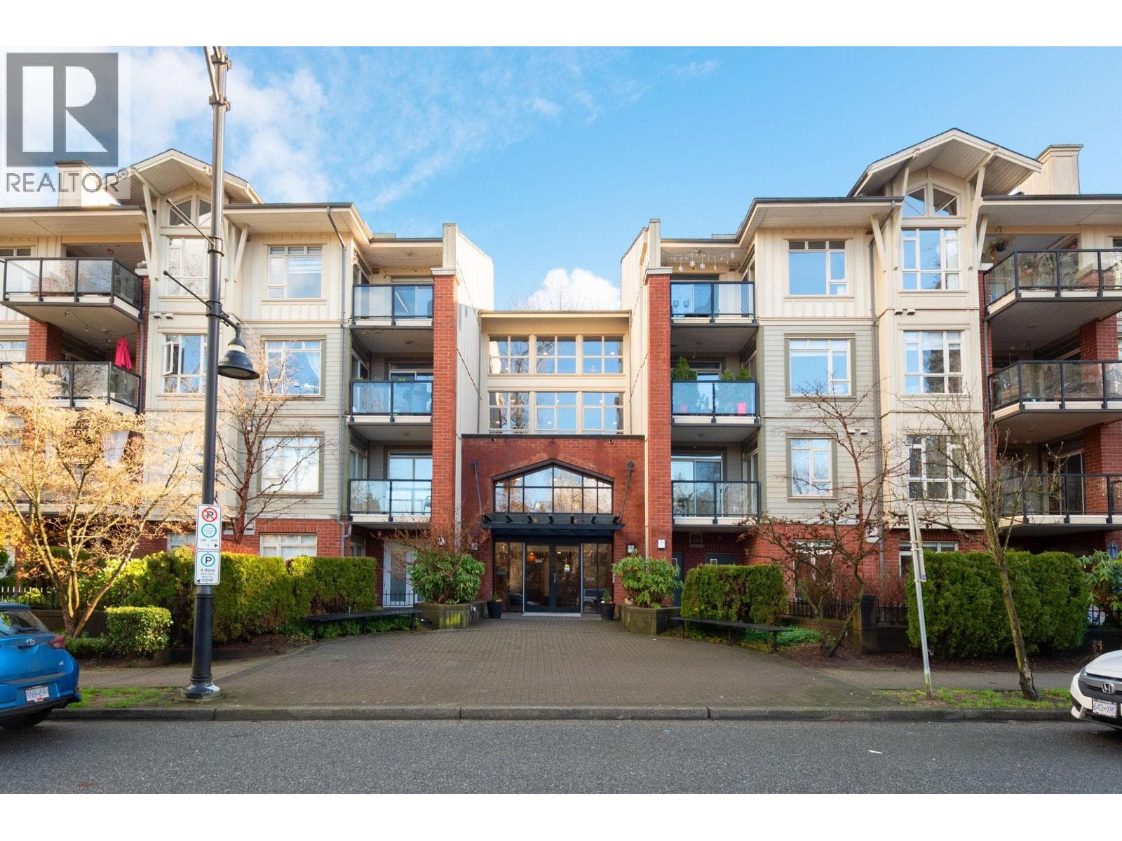 121 100 CAPILANO ROAD